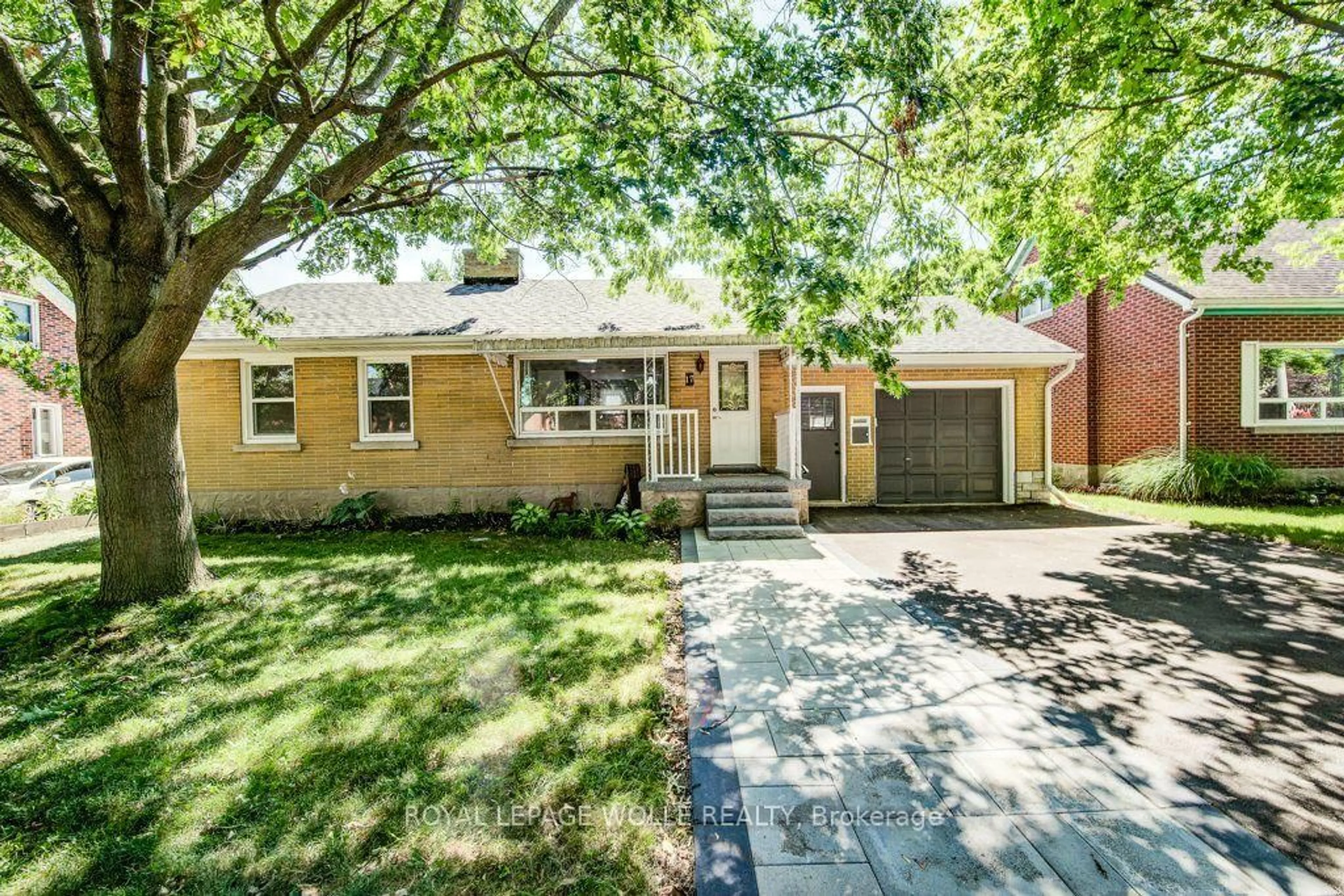Home with brick exterior material, street for 17 Crestwood Ave, Kitchener Ontario N2H 4K6