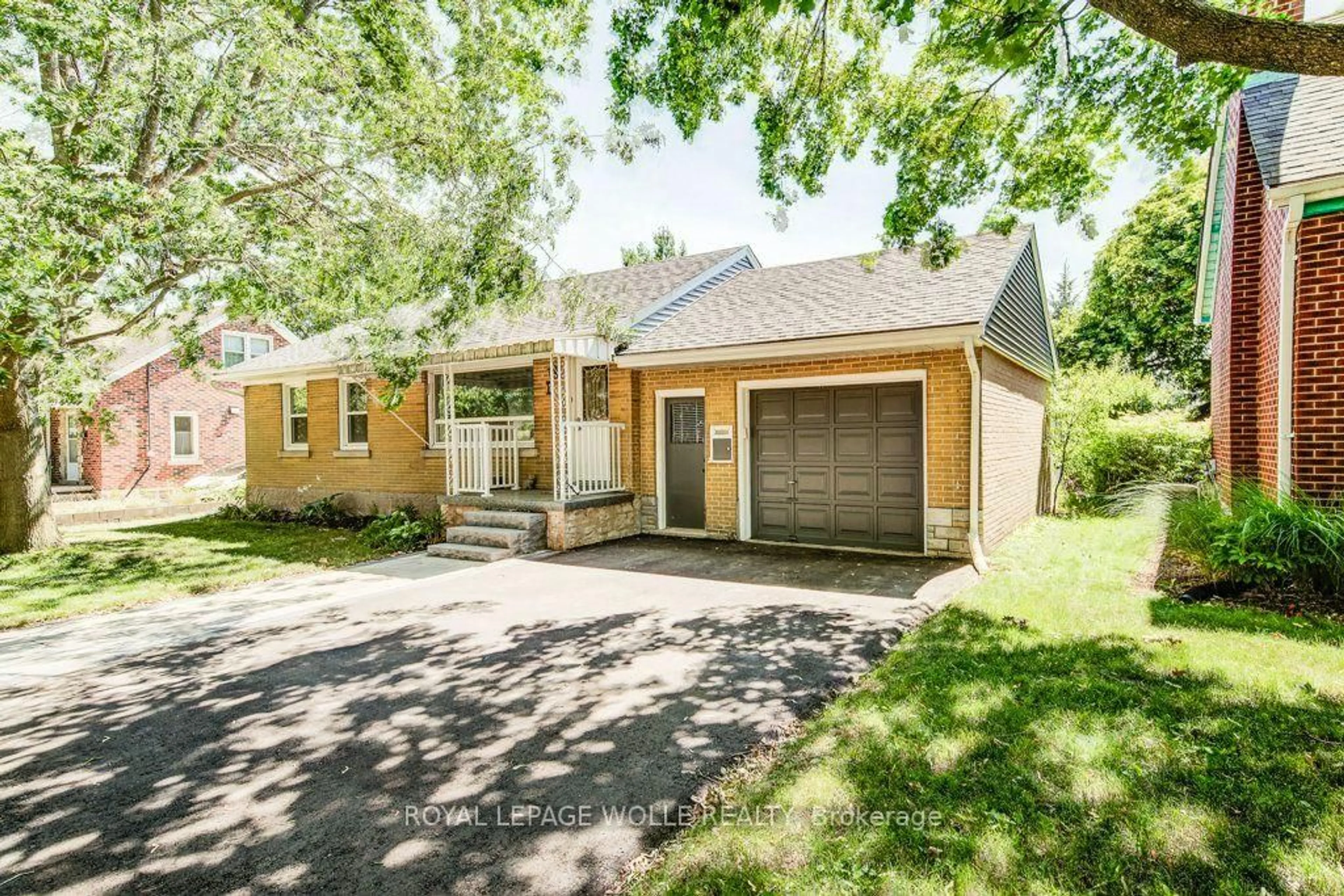 Home with brick exterior material, street for 17 Crestwood Ave, Kitchener Ontario N2H 4K6