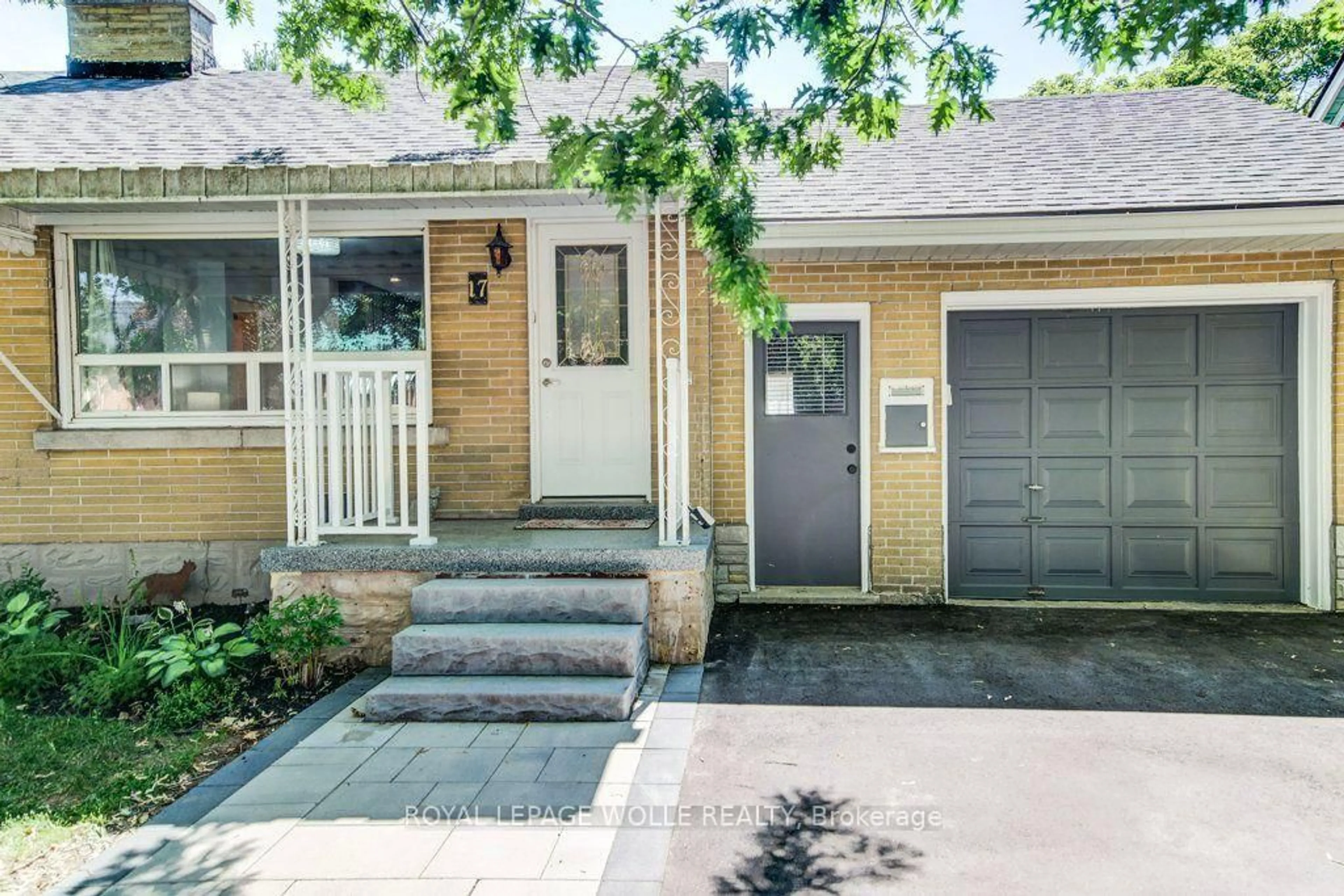 Home with brick exterior material, street for 17 Crestwood Ave, Kitchener Ontario N2H 4K6