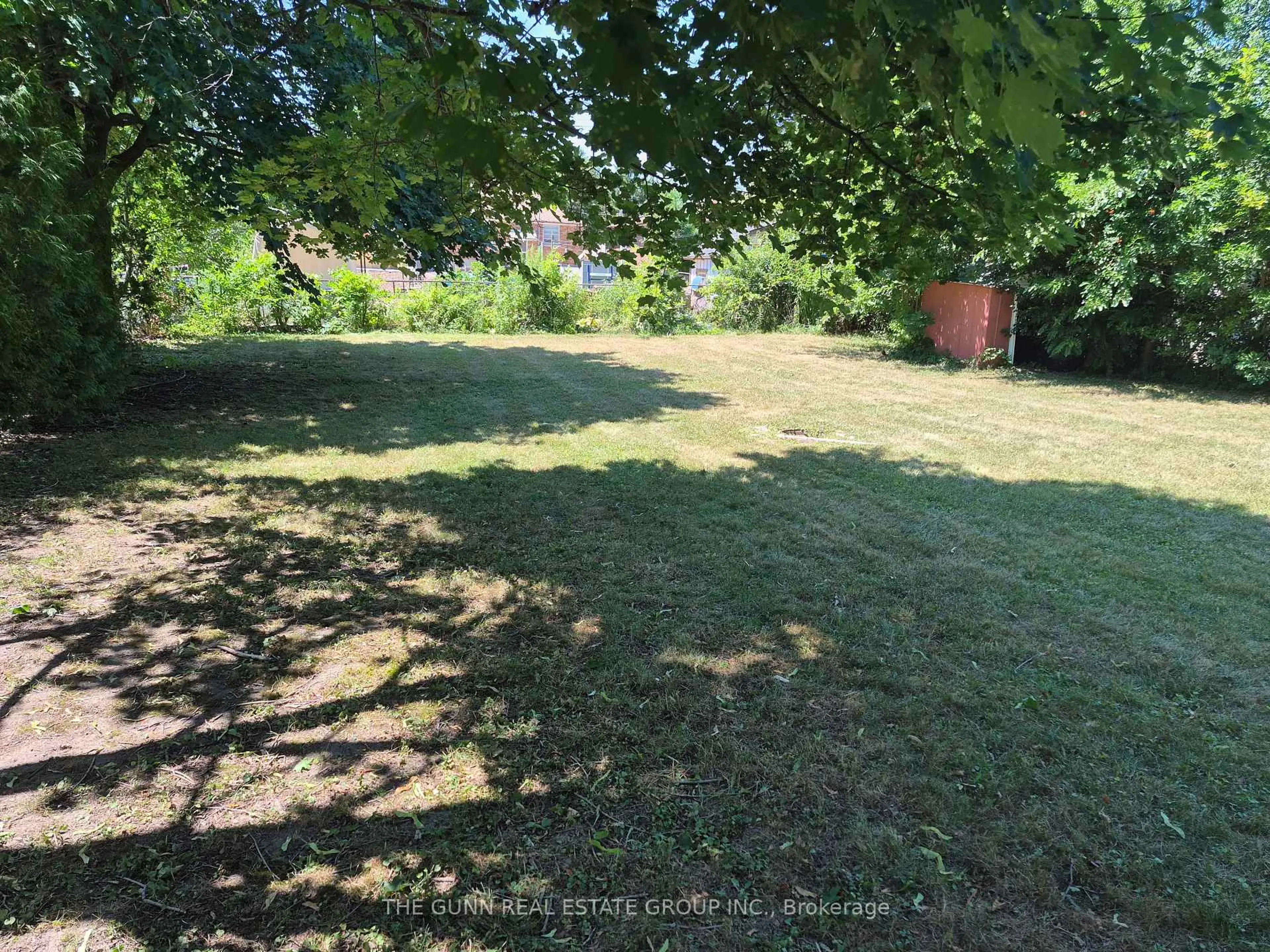 A pic from outside/outdoor area/front of a property/back of a property/a pic from drone, forest/trees view for 931 Willow Dr, London South Ontario N6E 1P2
