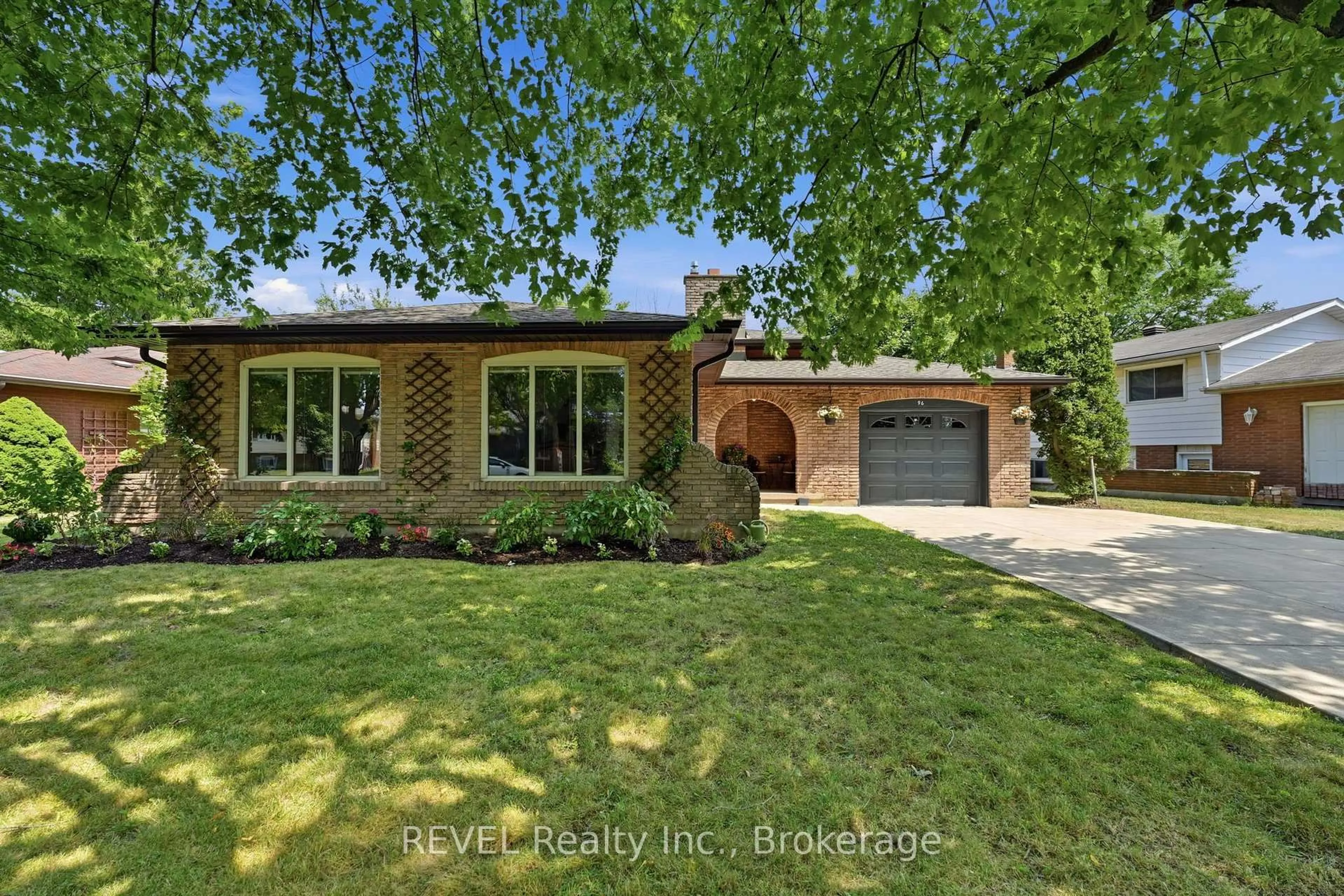 Home with brick exterior material, street for 96 Wellbrook Blvd, Welland Ontario L3C 5T4