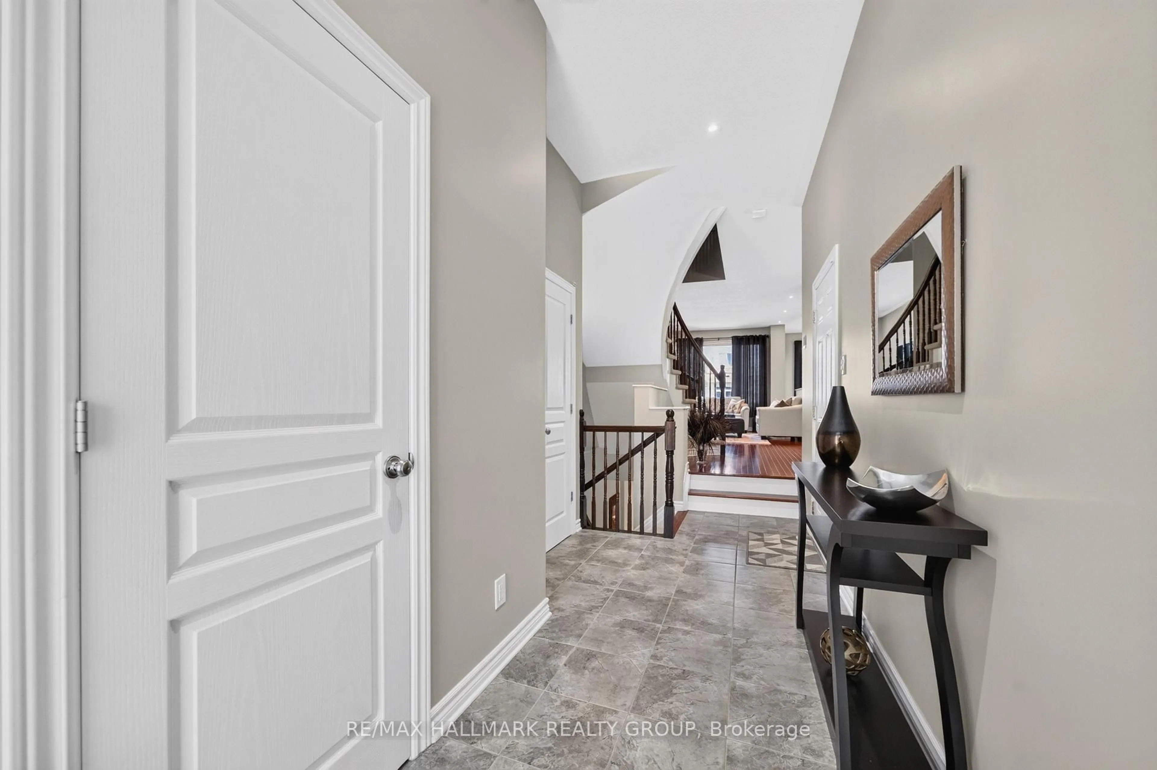 Indoor entryway for 399 Livery St, Stittsville Ontario K2V 0B5