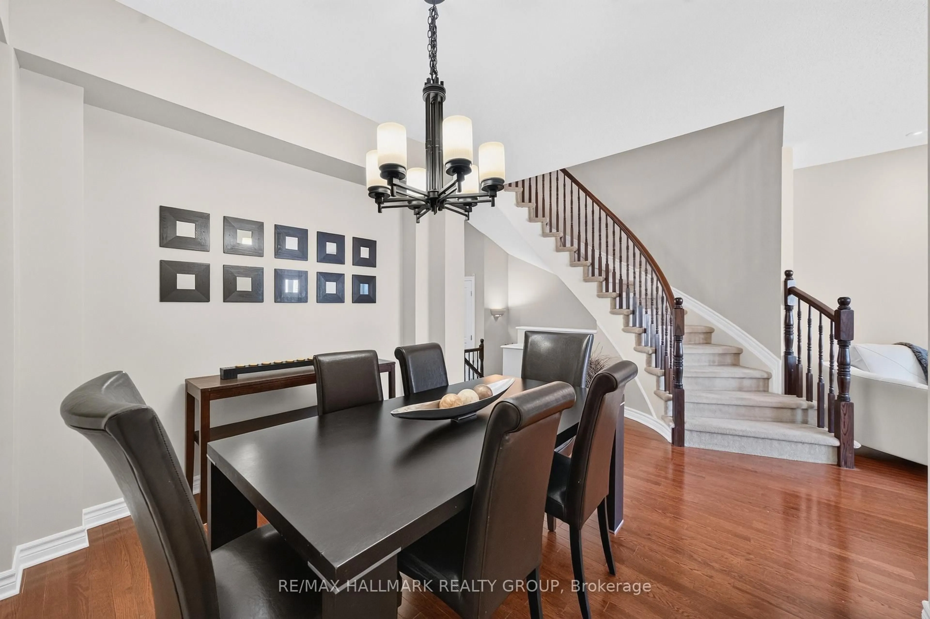 Dining room, unknown for 399 Livery St, Stittsville Ontario K2V 0B5