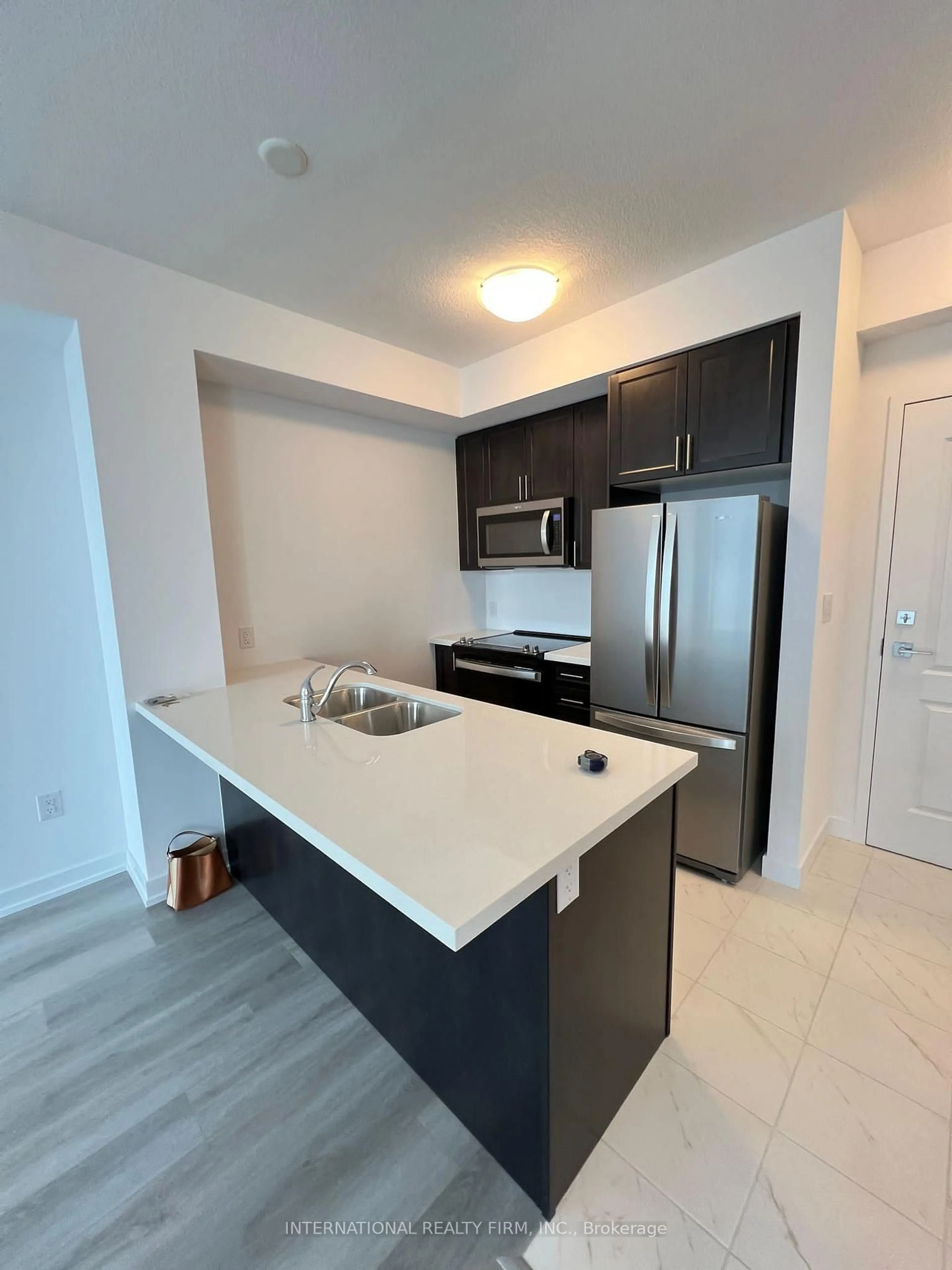 Standard kitchen, unknown for 460 Dundas St #332, Hamilton Ontario L8B 2A5