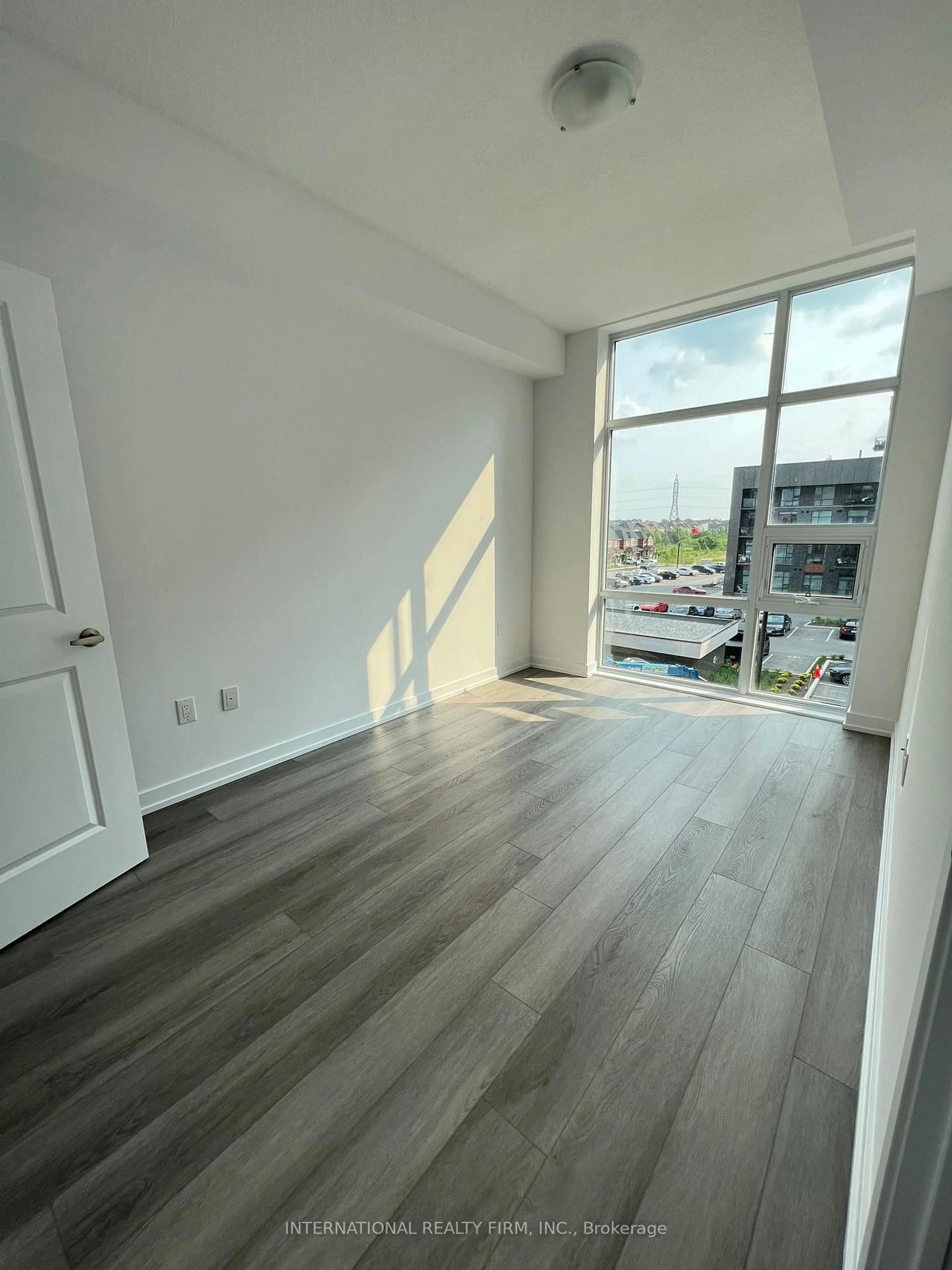A pic of a room for 460 Dundas St #332, Hamilton Ontario L8B 2A5