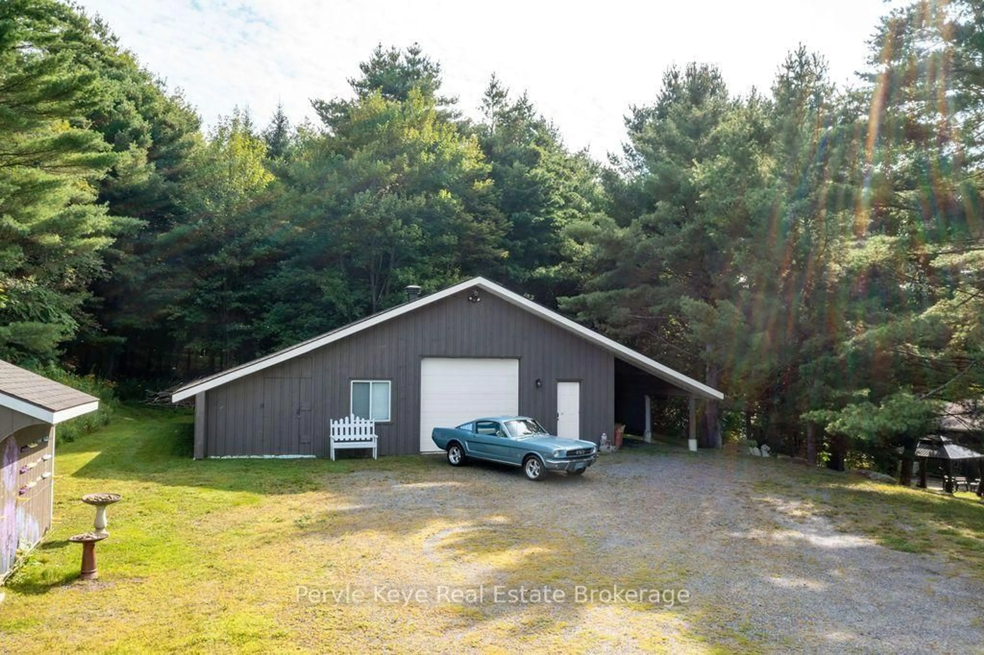 Indoor garage for 179 Santa's Village Rd, Bracebridge Ontario P1L 0N3