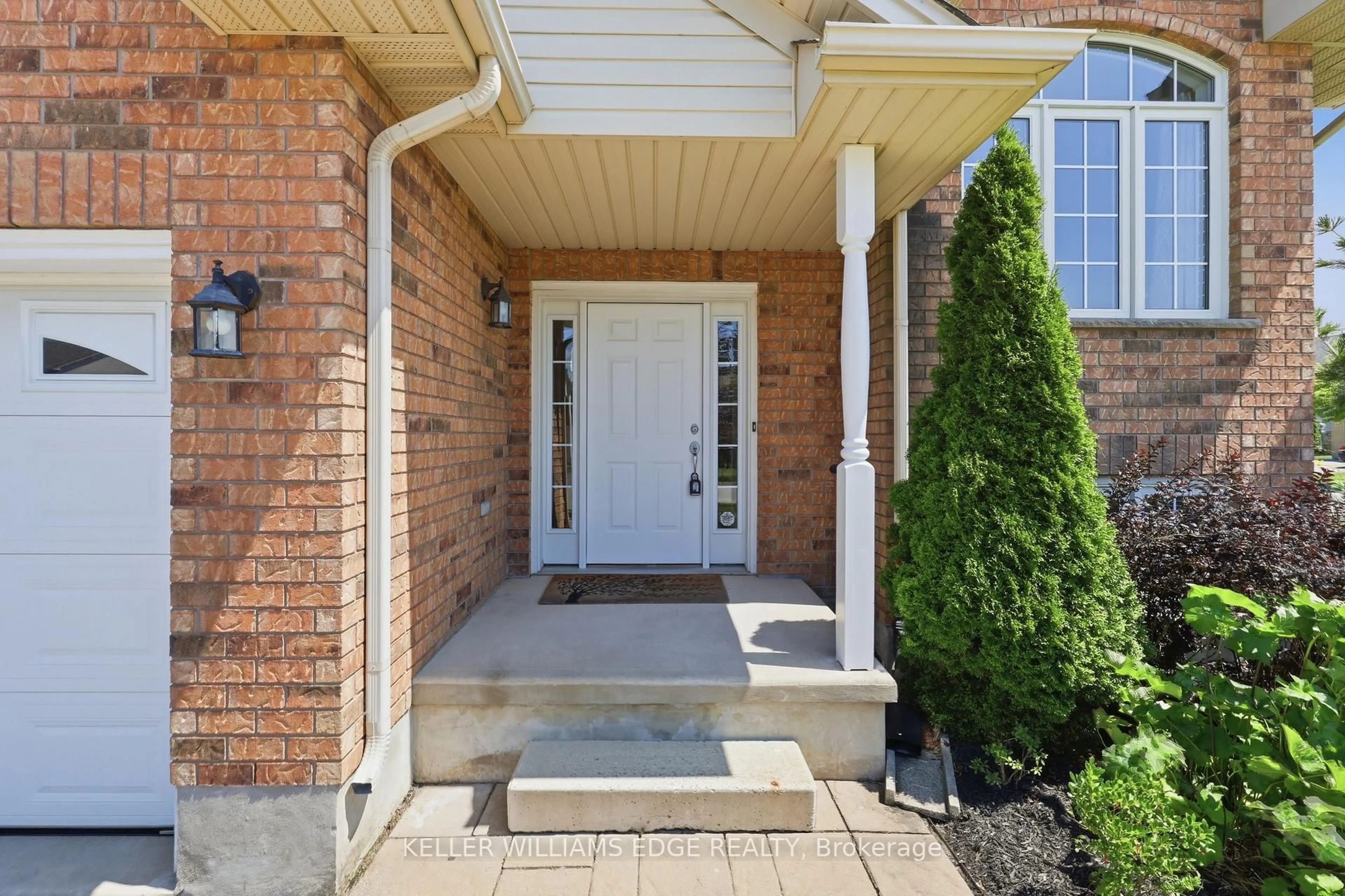 Indoor entryway for 33 Jane St, West Lincoln Ontario L0R 2A0