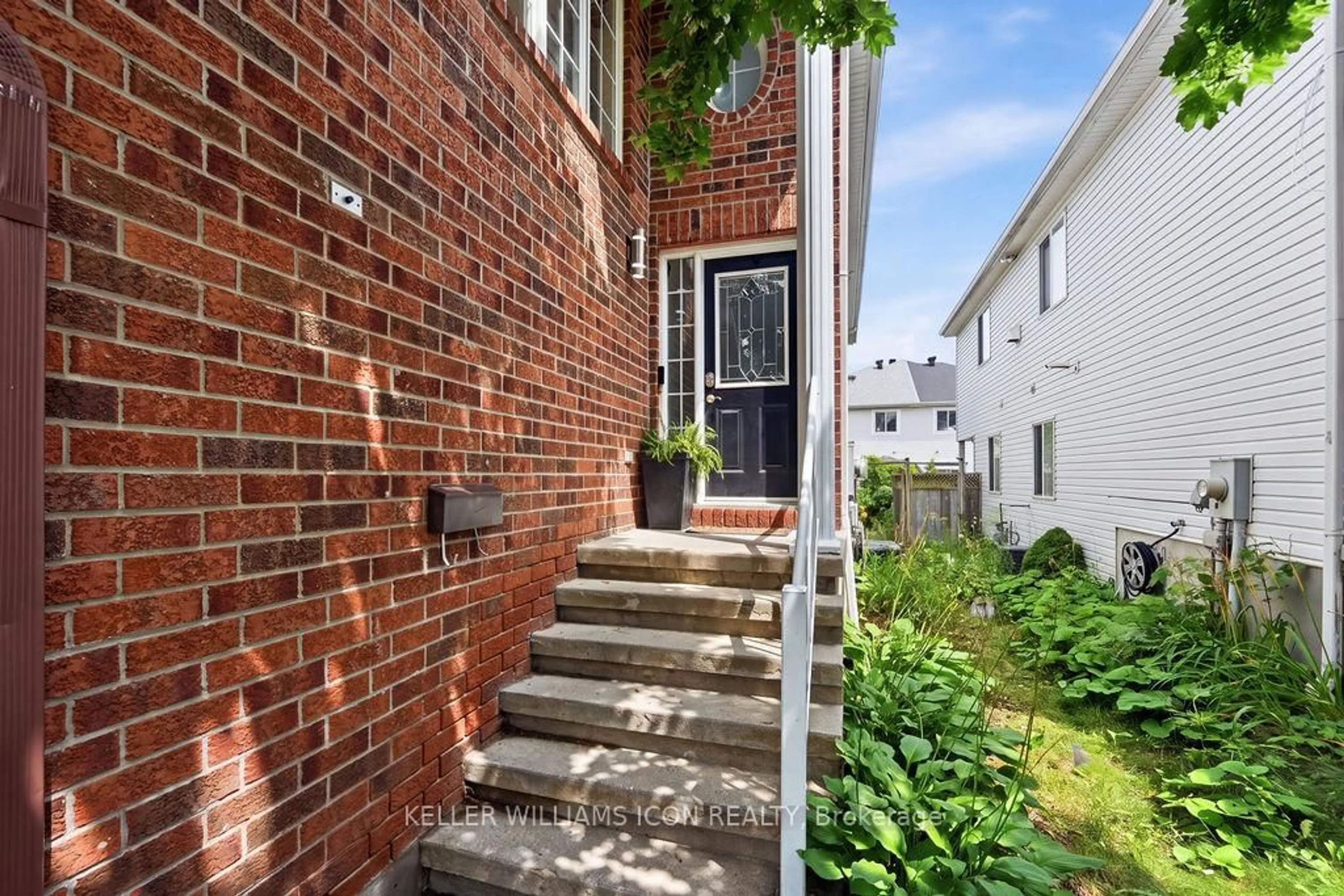 Home with brick exterior material, street for 125 Castle Glen Cres, Ottawa Ontario K2L 4G9