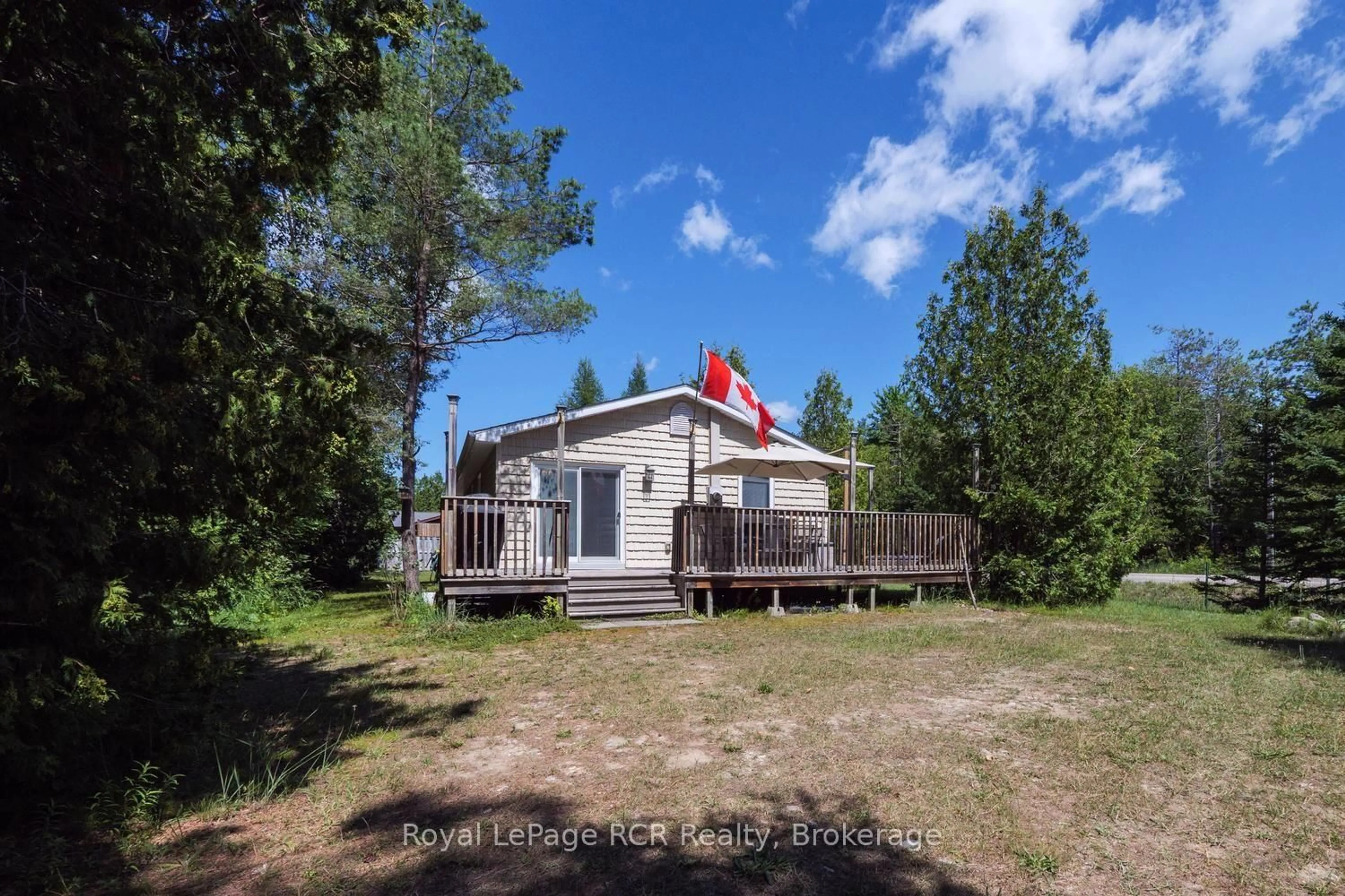 A pic from outside/outdoor area/front of a property/back of a property/a pic from drone, building for 10 1st Ave south Ave, Native Leased Lands Ontario N0H 2G0