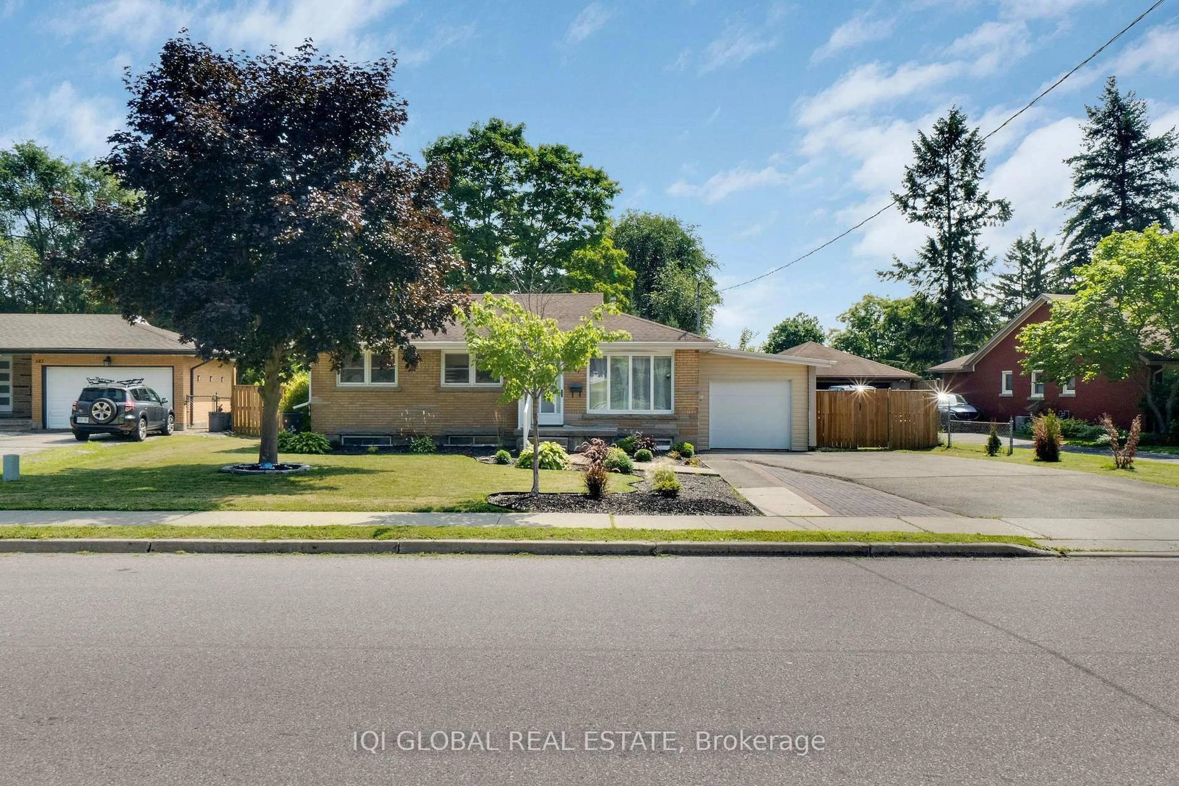 A pic from outside/outdoor area/front of a property/back of a property/a pic from drone, street for 147 Tait St, Cambridge Ontario N1S 3E7