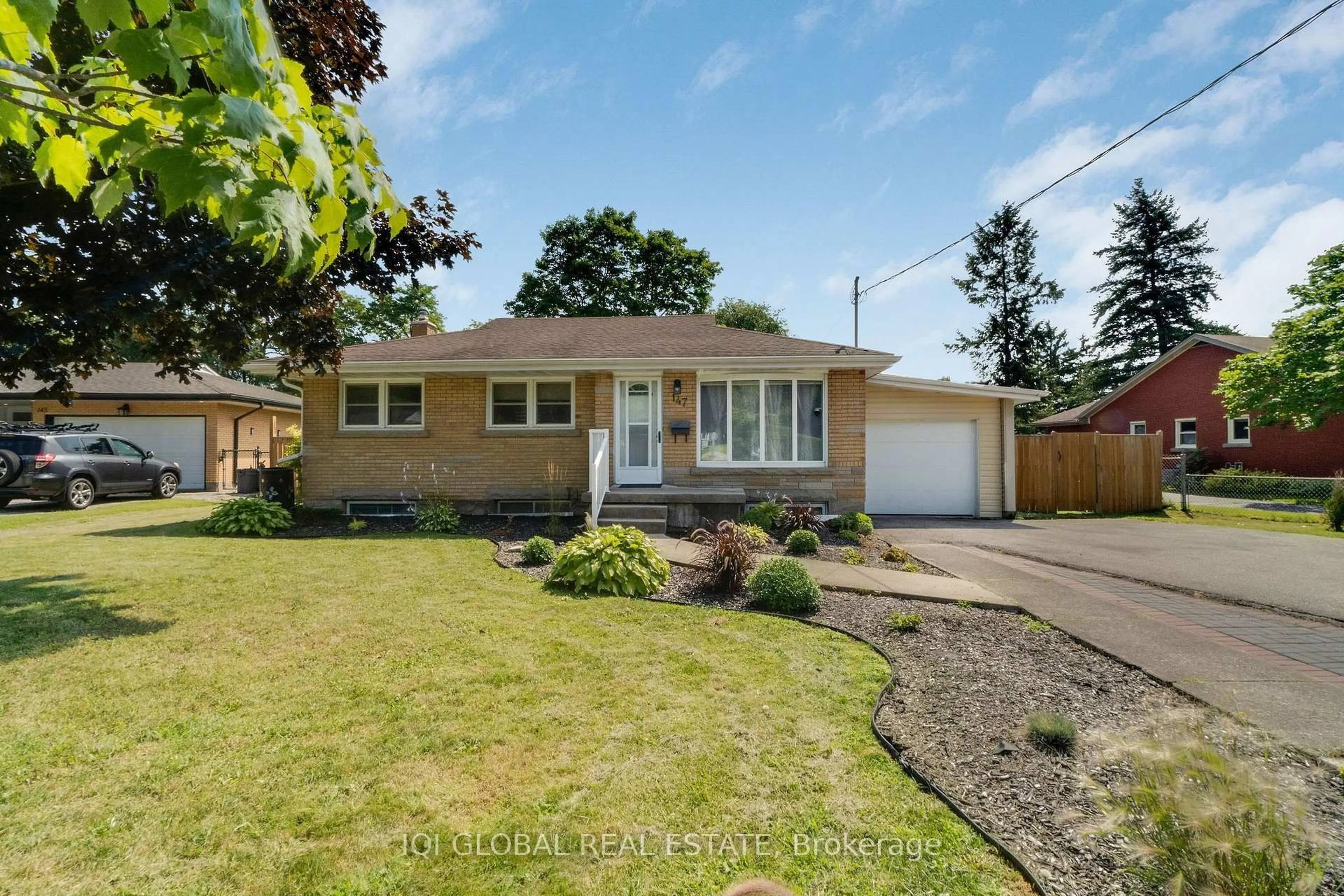 Home with vinyl exterior material, street for 147 Tait St, Cambridge Ontario N1S 3E7