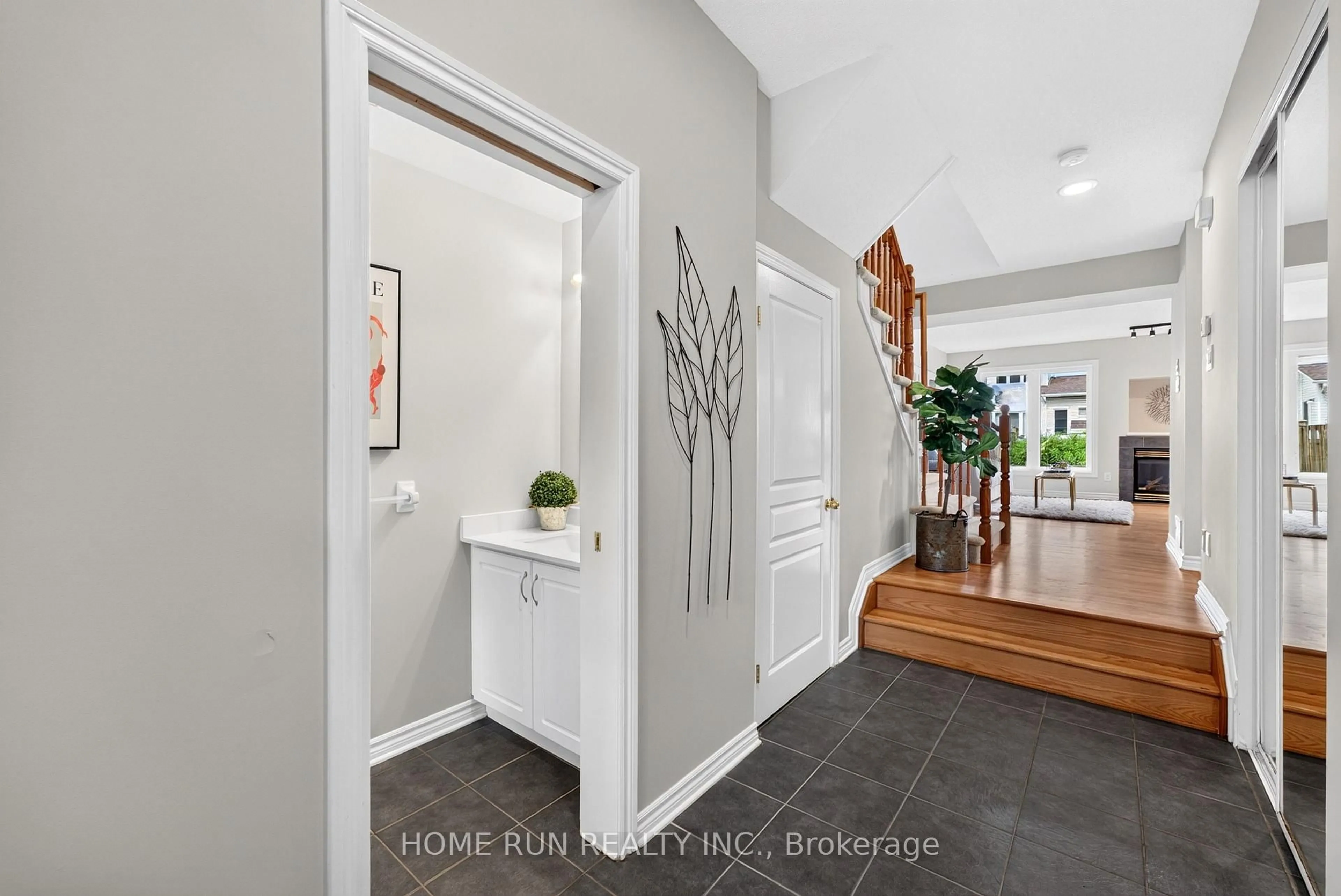 Indoor entryway for 164 Gray Cres, Ottawa Ontario K2K 3L9