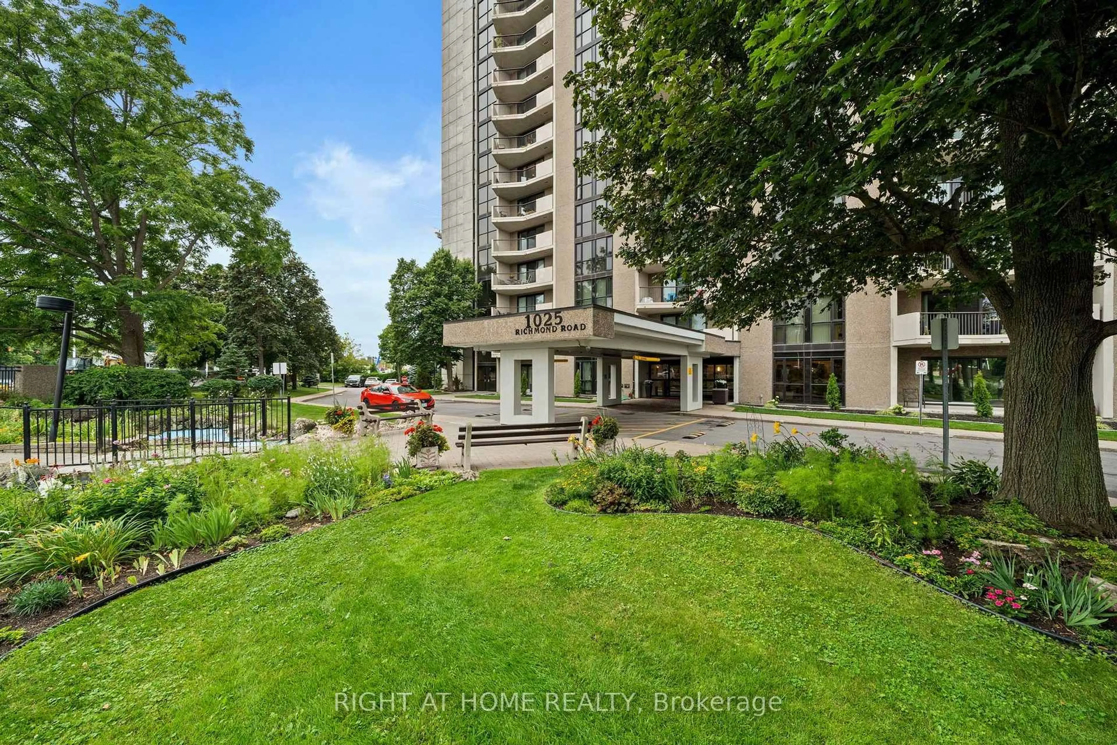 A pic from outside/outdoor area/front of a property/back of a property/a pic from drone, city buildings view from balcony for 1025 RICHMOND Rd #503, Ottawa Ontario K2B 8G8