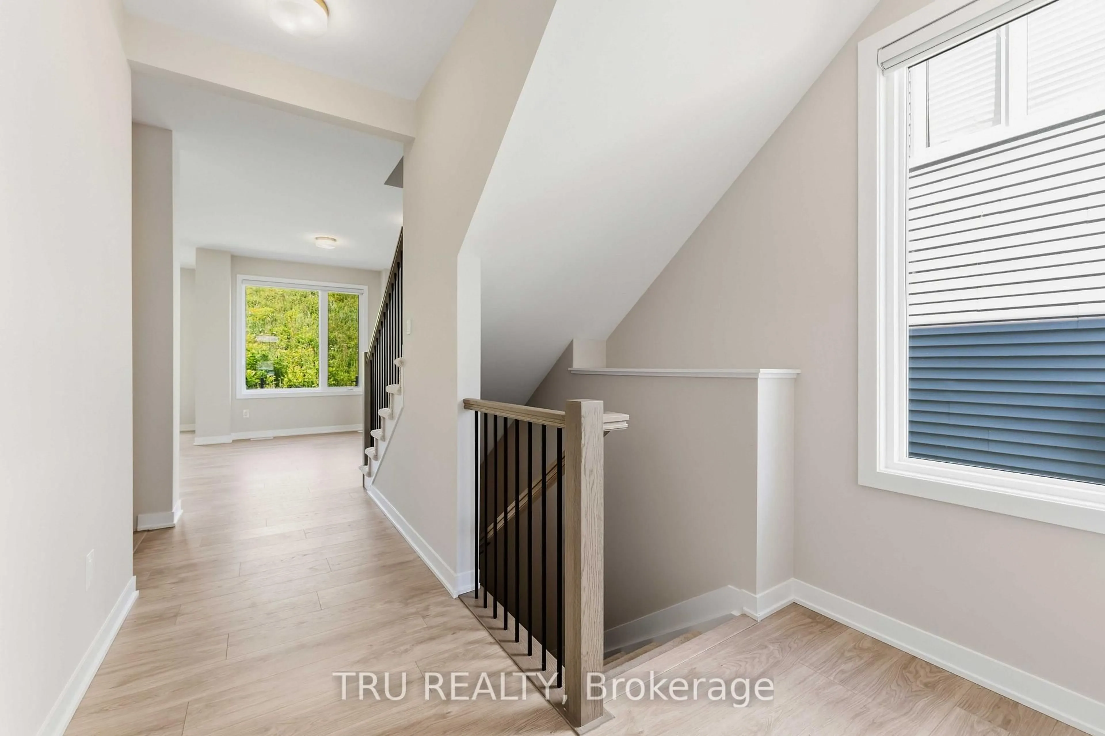 Indoor entryway for 706 Expansion Rd, Barrhaven Ontario K2J 7G4