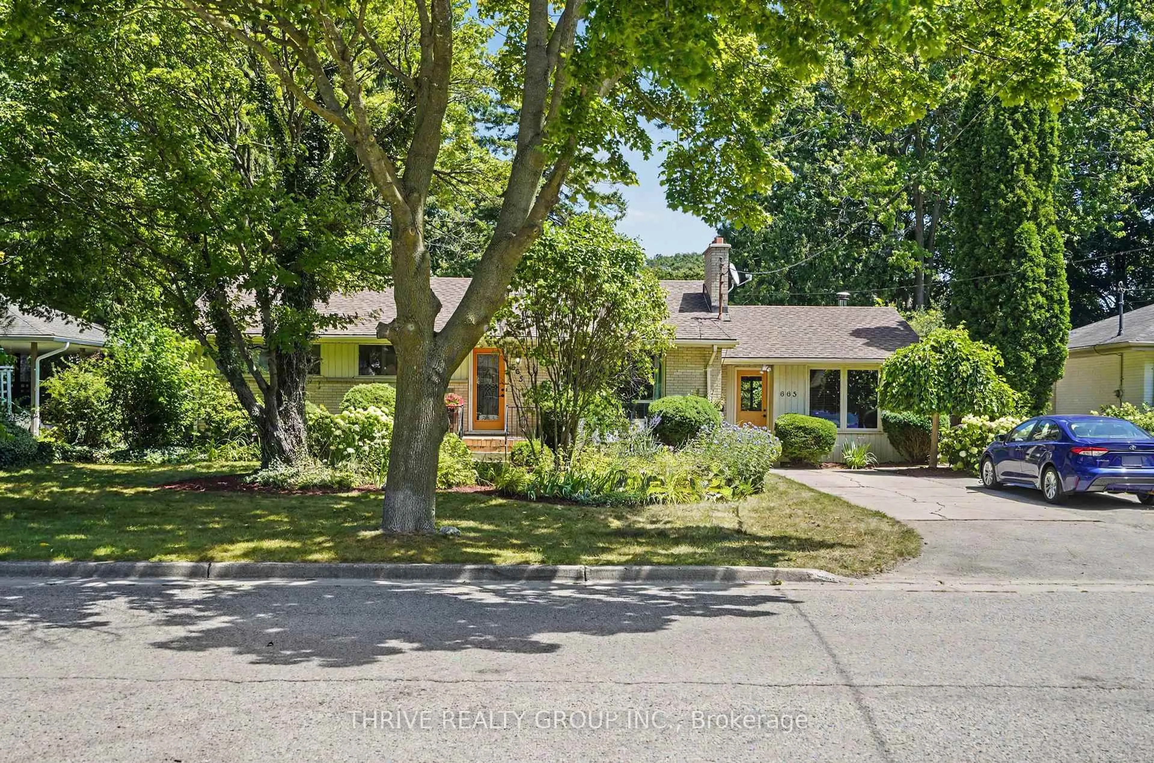 A pic from outside/outdoor area/front of a property/back of a property/a pic from drone, street for 665 Kildare Rd, London North Ontario N6H 3J1