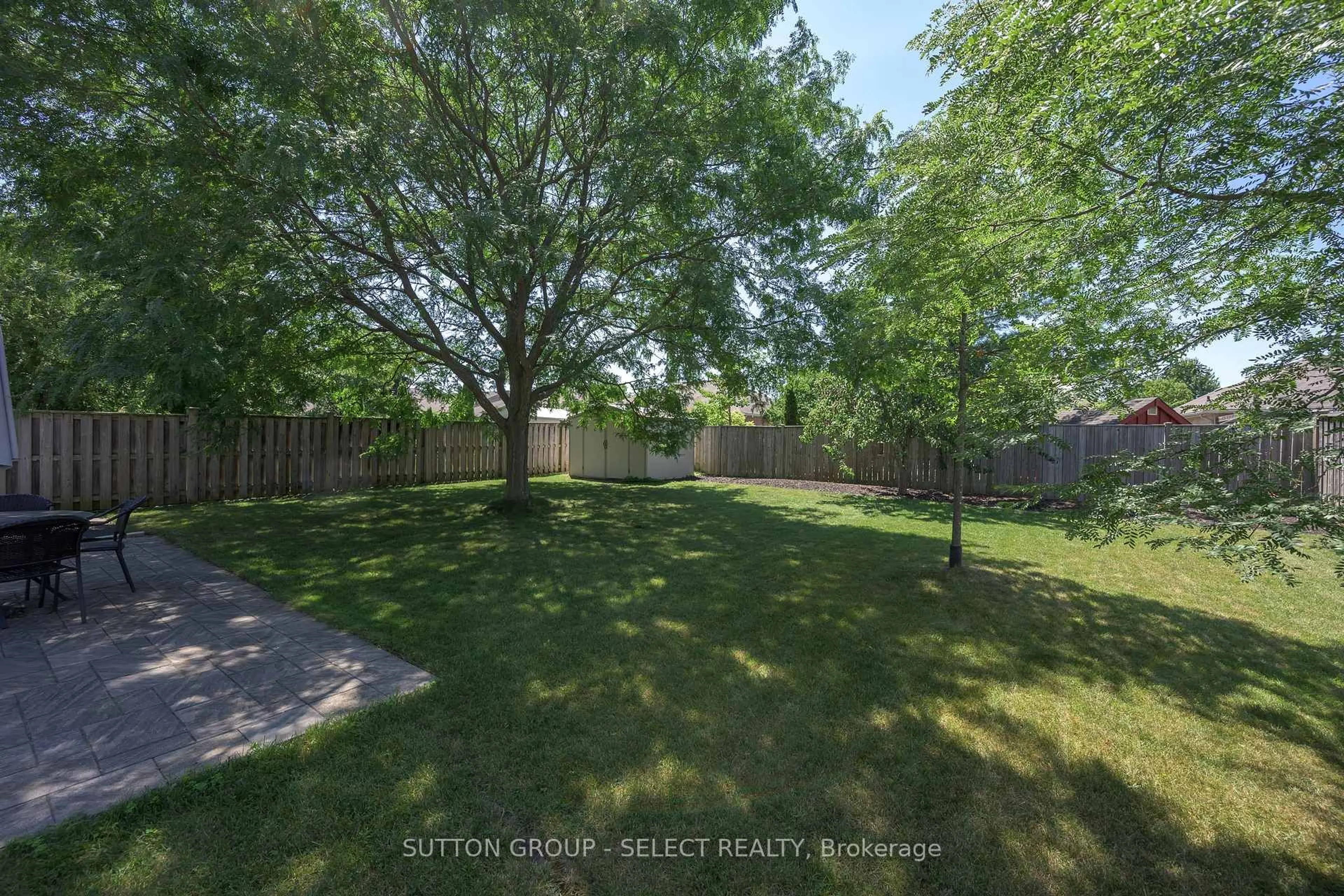 A pic from outside/outdoor area/front of a property/back of a property/a pic from drone, forest/trees view for 2021 Lumb Crt, London North Ontario N6G 5J4
