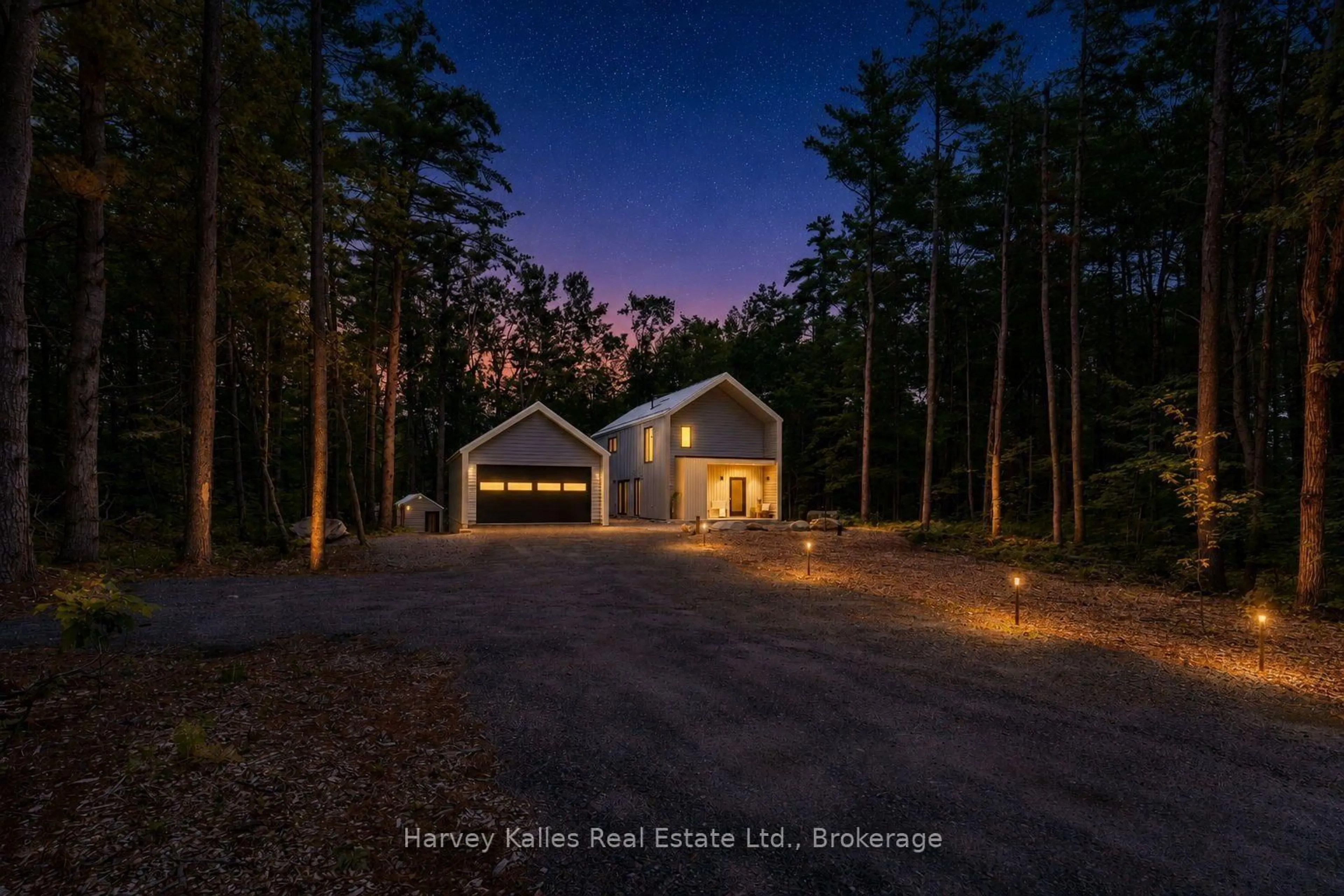 A pic from outside/outdoor area/front of a property/back of a property/a pic from drone, unknown for 2074 Muskoka 169 Rd, Gravenhurst Ontario P1P 1R1