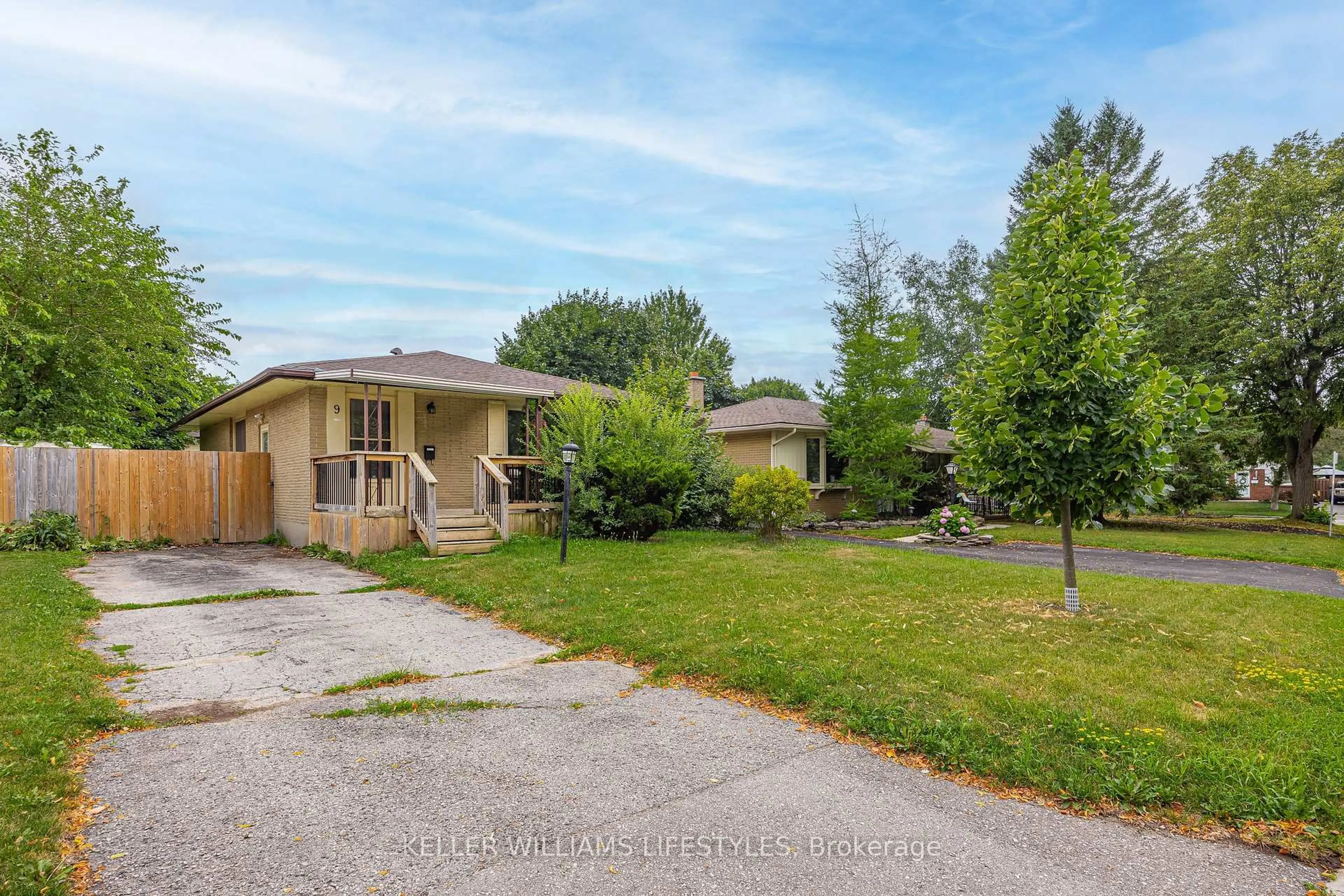 A pic from outside/outdoor area/front of a property/back of a property/a pic from drone, street for 9 Buchan Rd, London East Ontario N5V 1K9