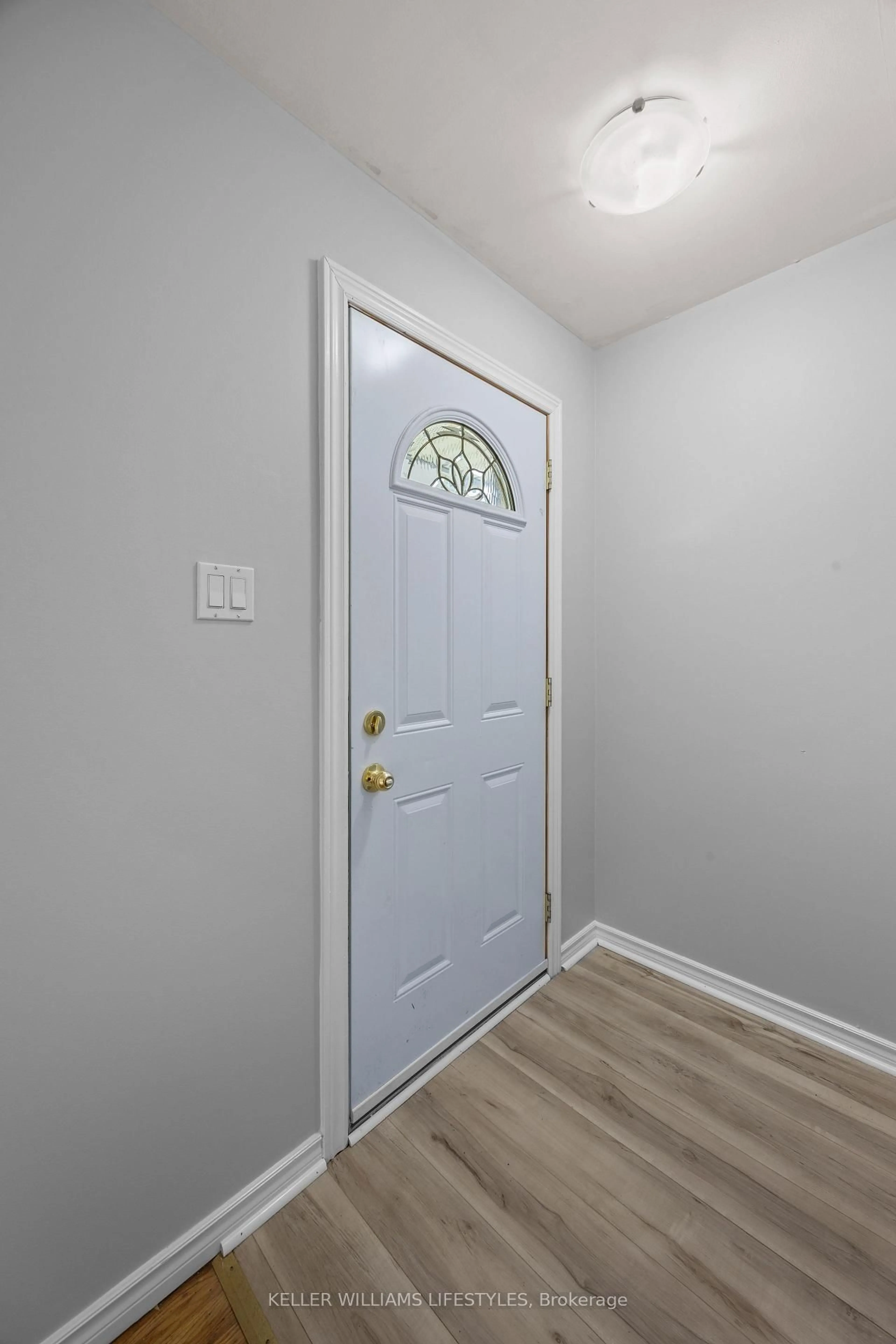 Indoor entryway for 9 Buchan Rd, London East Ontario N5V 1K9