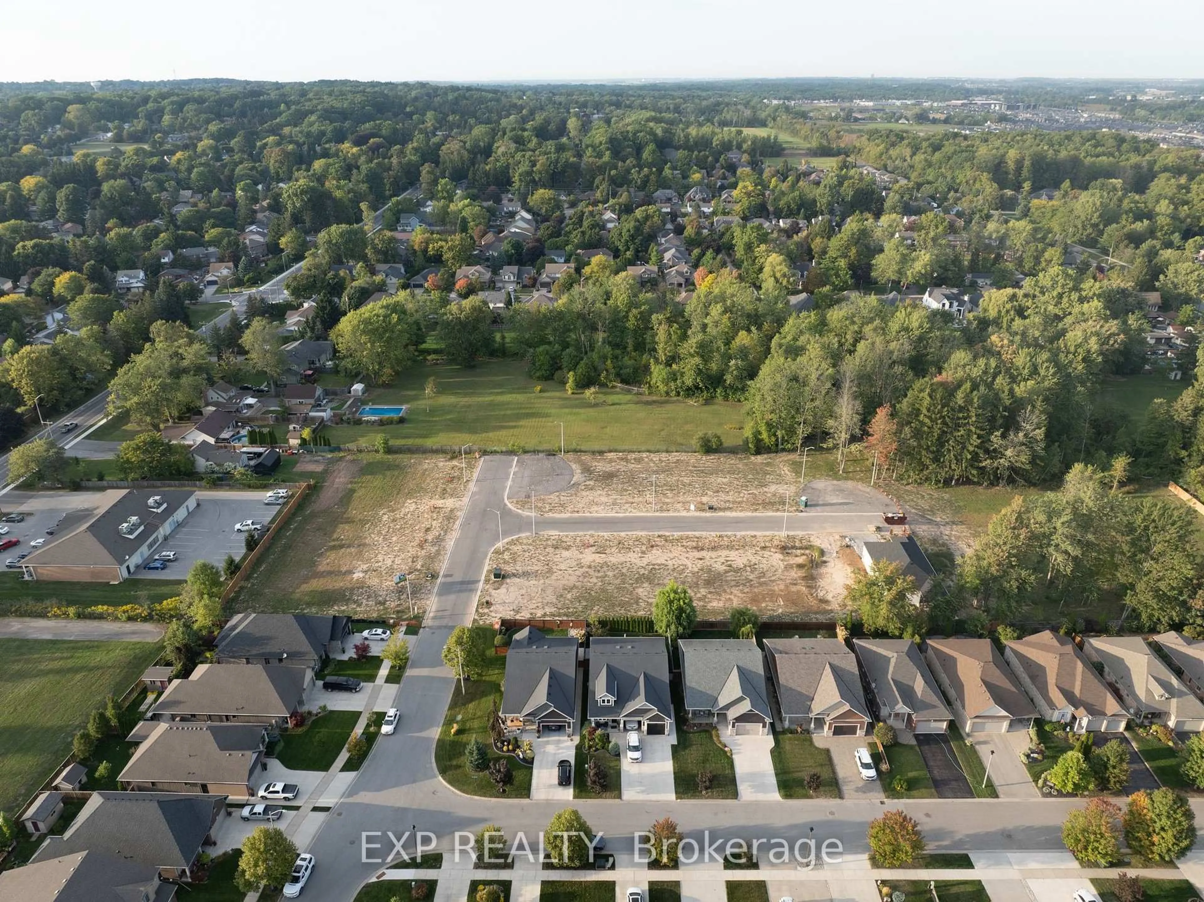 A pic from outside/outdoor area/front of a property/back of a property/a pic from drone, unknown for 94 Tanner Dr, Pelham Ontario L0S 1E4