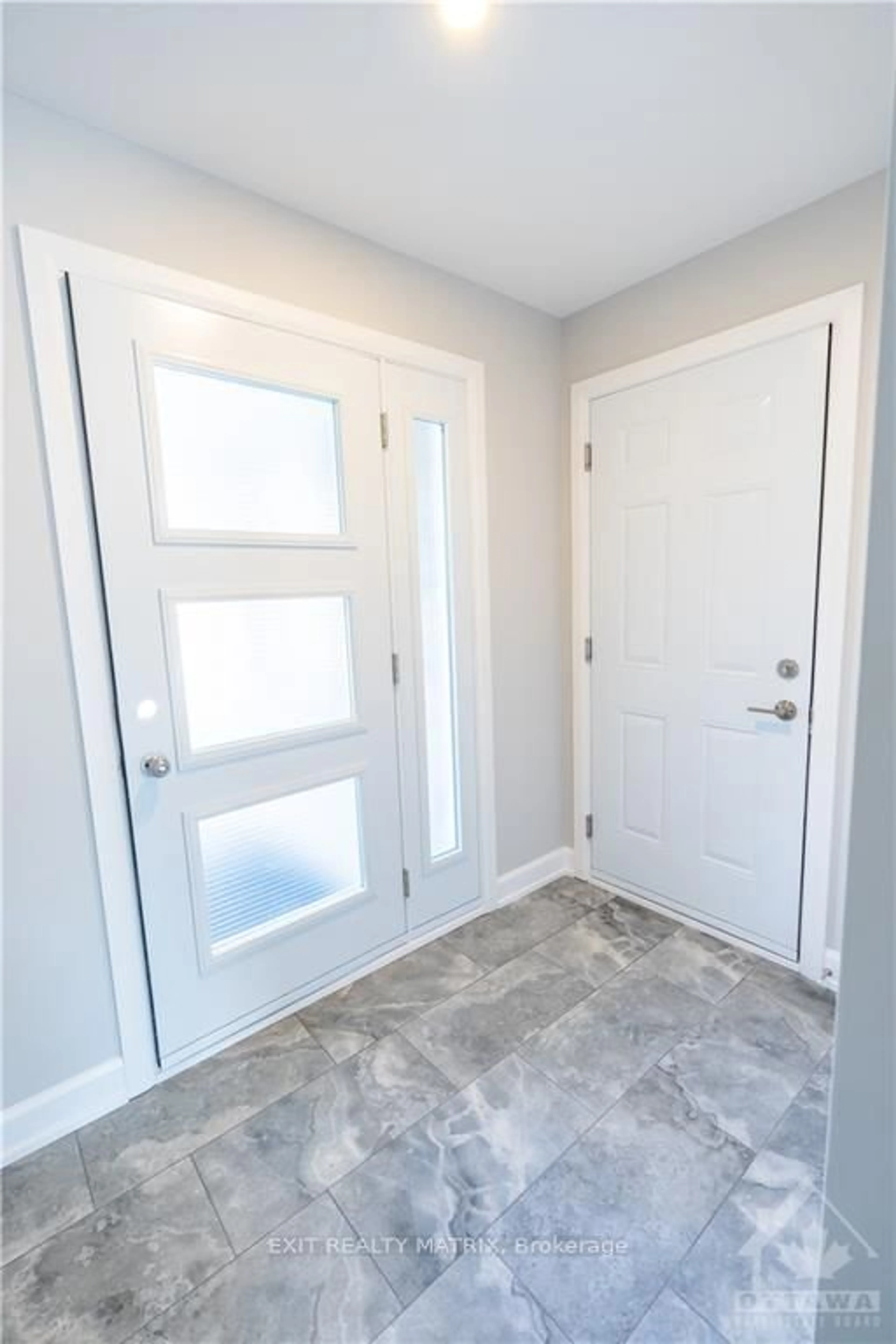Indoor entryway for 17 Glenco Rd, South Stormont Ontario K0C 2A0