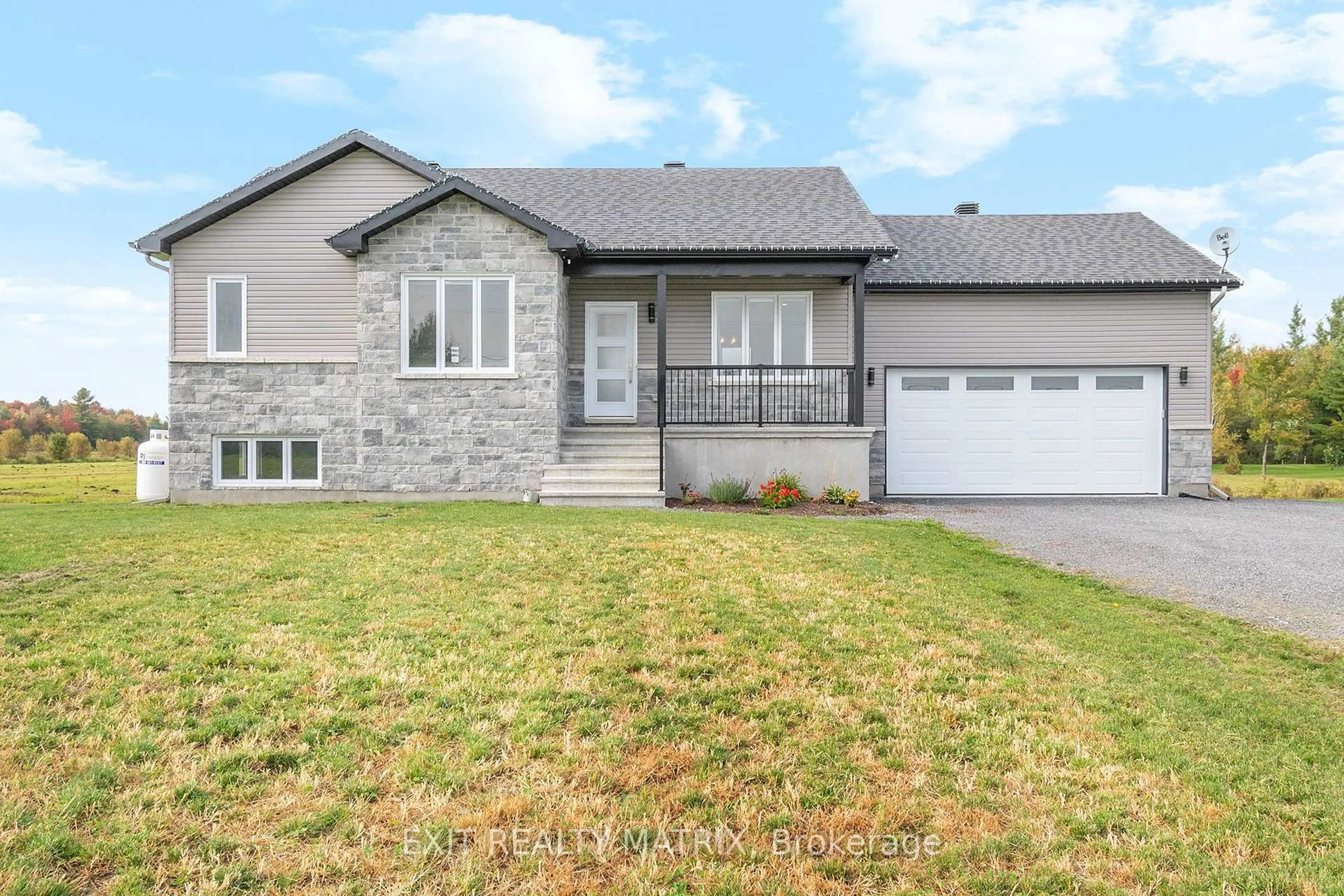 Home with vinyl exterior material, street for 25 Glenco Rd, South Stormont Ontario K0C 2A0