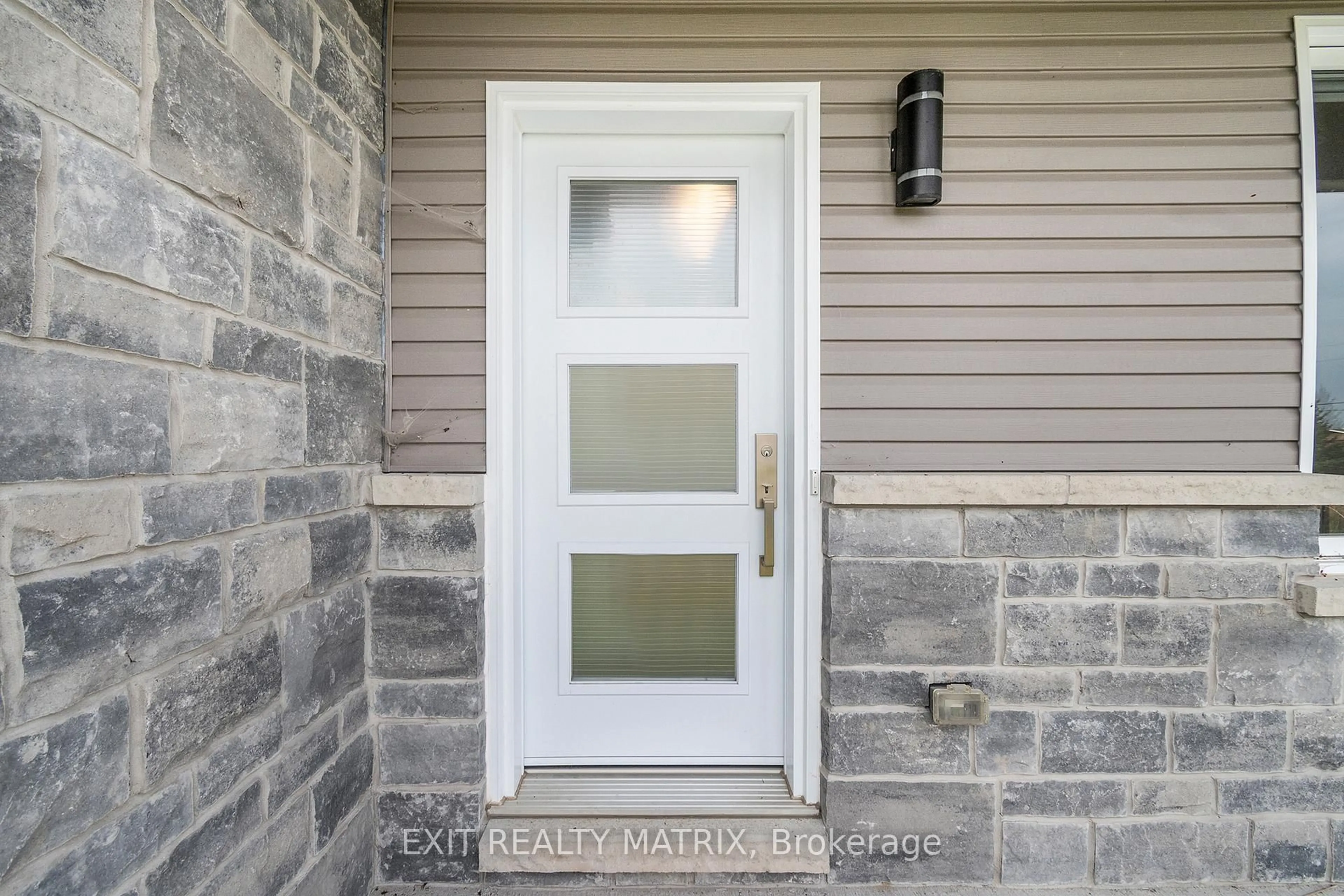 Indoor entryway for 25 Glenco Rd, South Stormont Ontario K0C 2A0