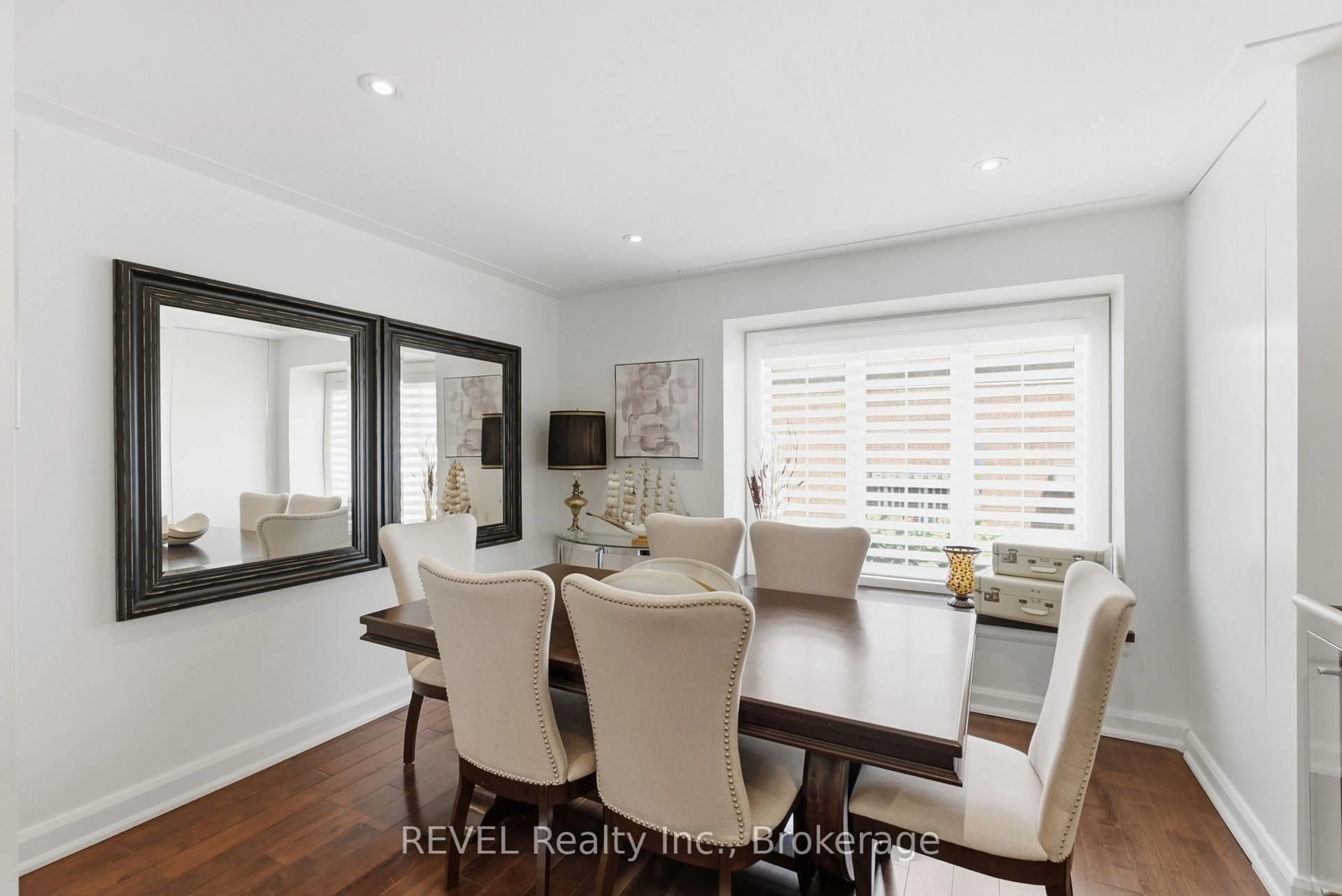 Dining room, wood/laminate floor for 275 Pelham Rd #14, St. Catharines Ontario L2S 3B9