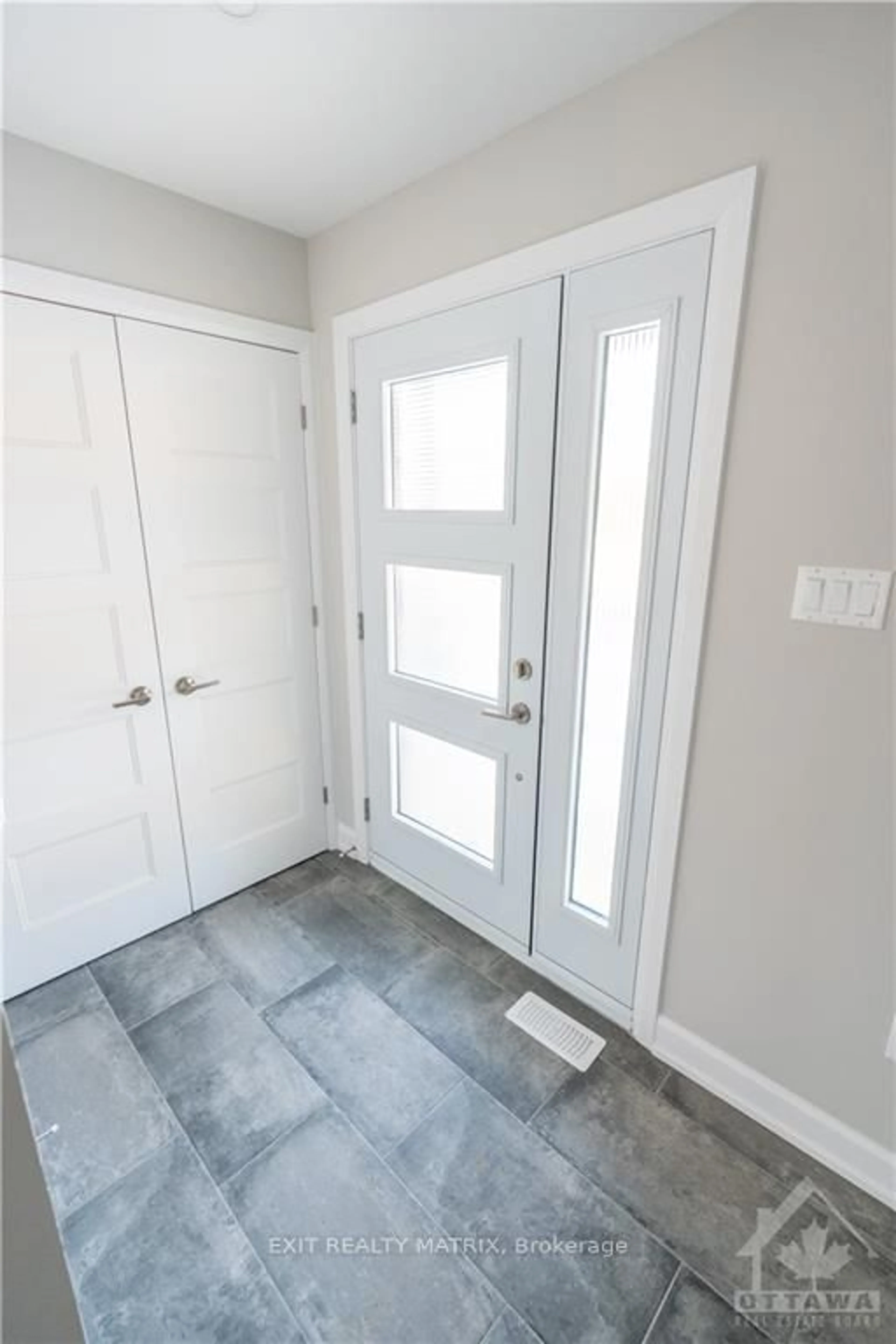 Indoor entryway for 6 Glenco Rd, South Stormont Ontario K0C 2A0