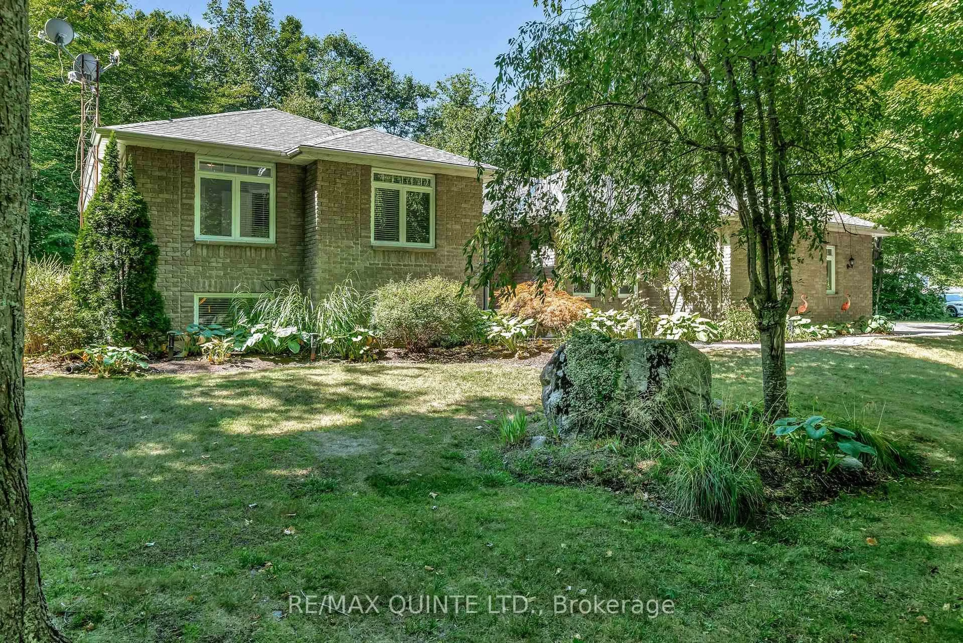 A pic from outside/outdoor area/front of a property/back of a property/a pic from drone, unknown for 291 Colonial Dr, Ingleside Ontario K8V 5P4