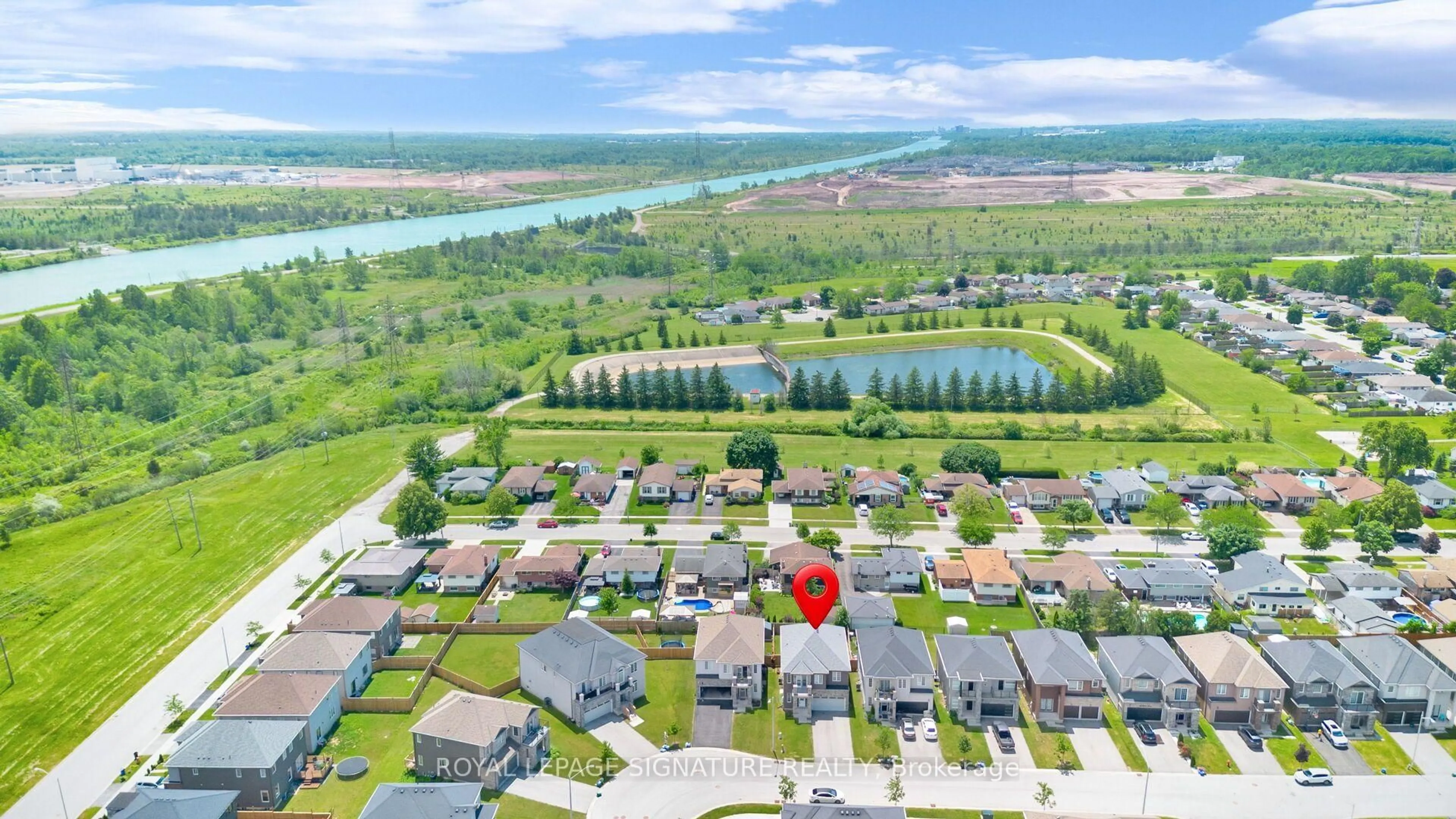 A pic from outside/outdoor area/front of a property/back of a property/a pic from drone, water/lake/river/ocean view for 184 Bethune Ave, Welland Ontario L3B 0H6