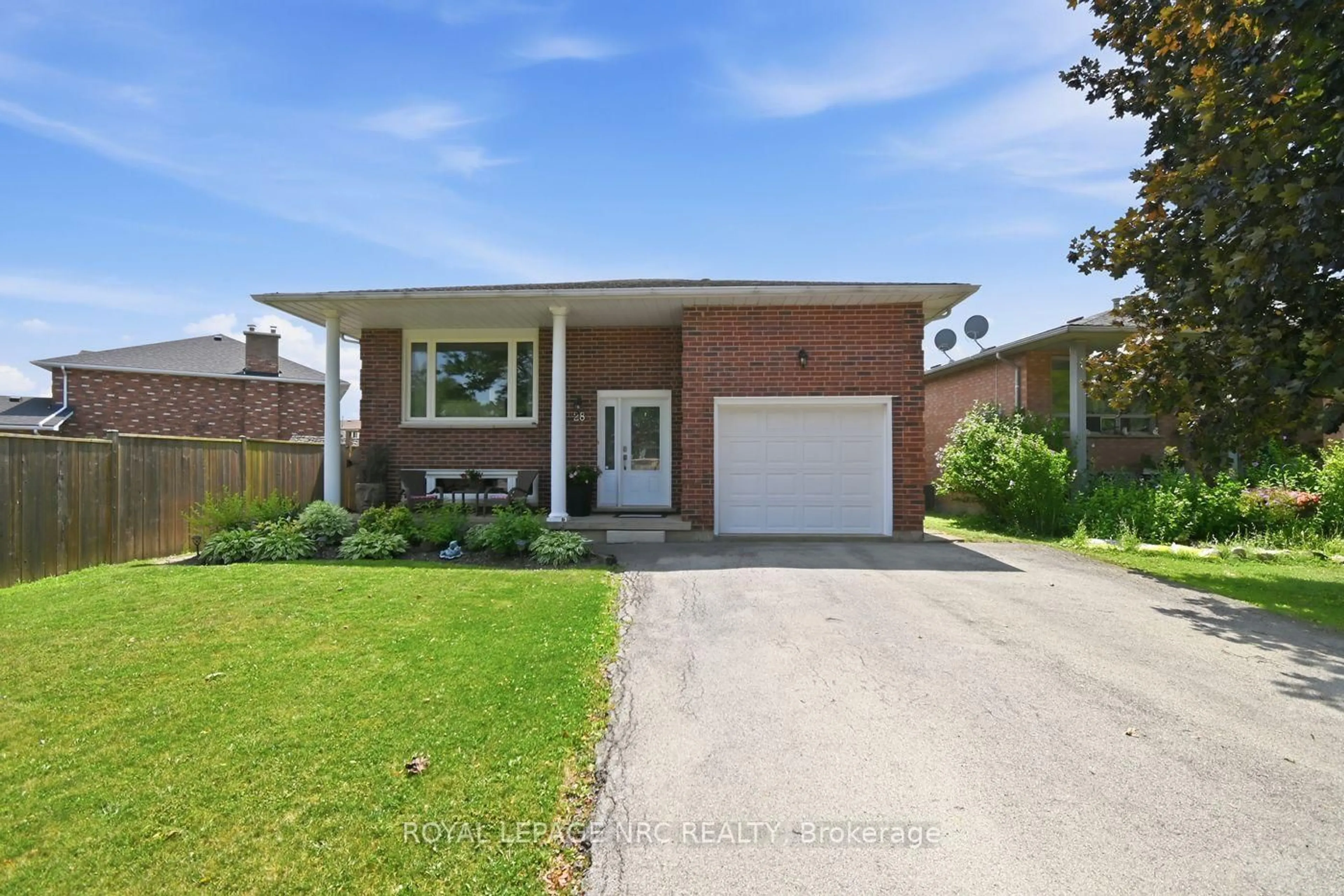 Home with brick exterior material, street for 28 Rollins Dr, Welland Ontario L3C 6Z8