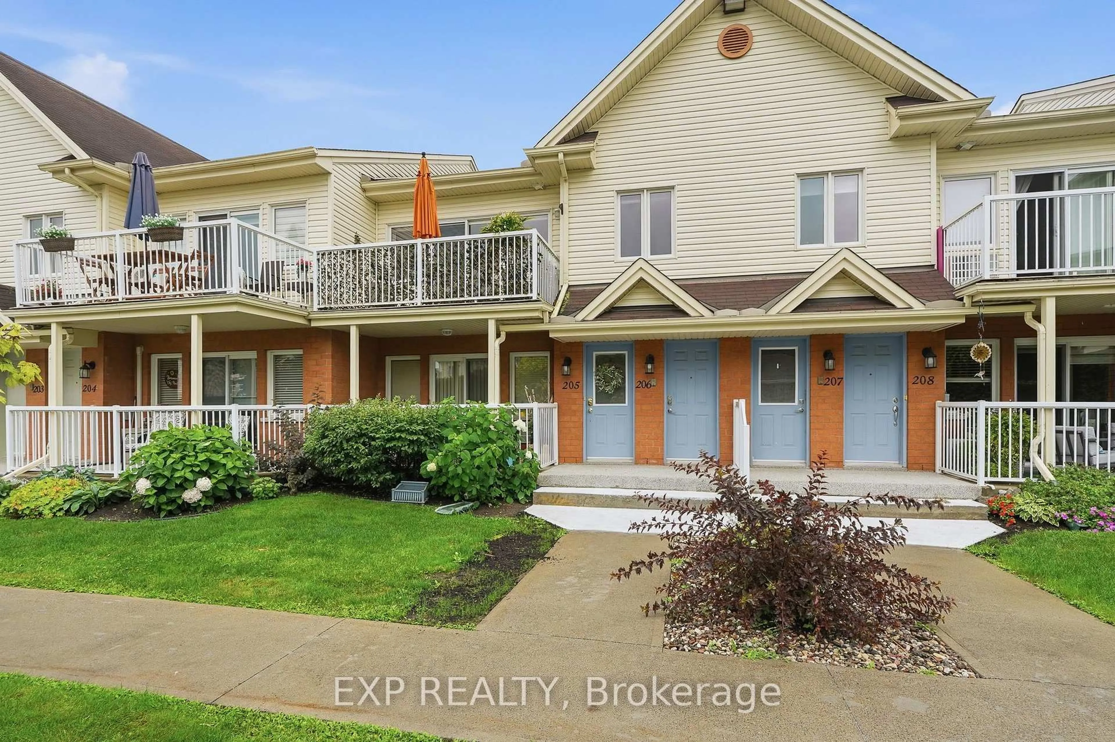 A pic from outside/outdoor area/front of a property/back of a property/a pic from drone, unknown for 2689 SYLVAIN St #206, Clarence-Rockland Ontario K4K 1V4