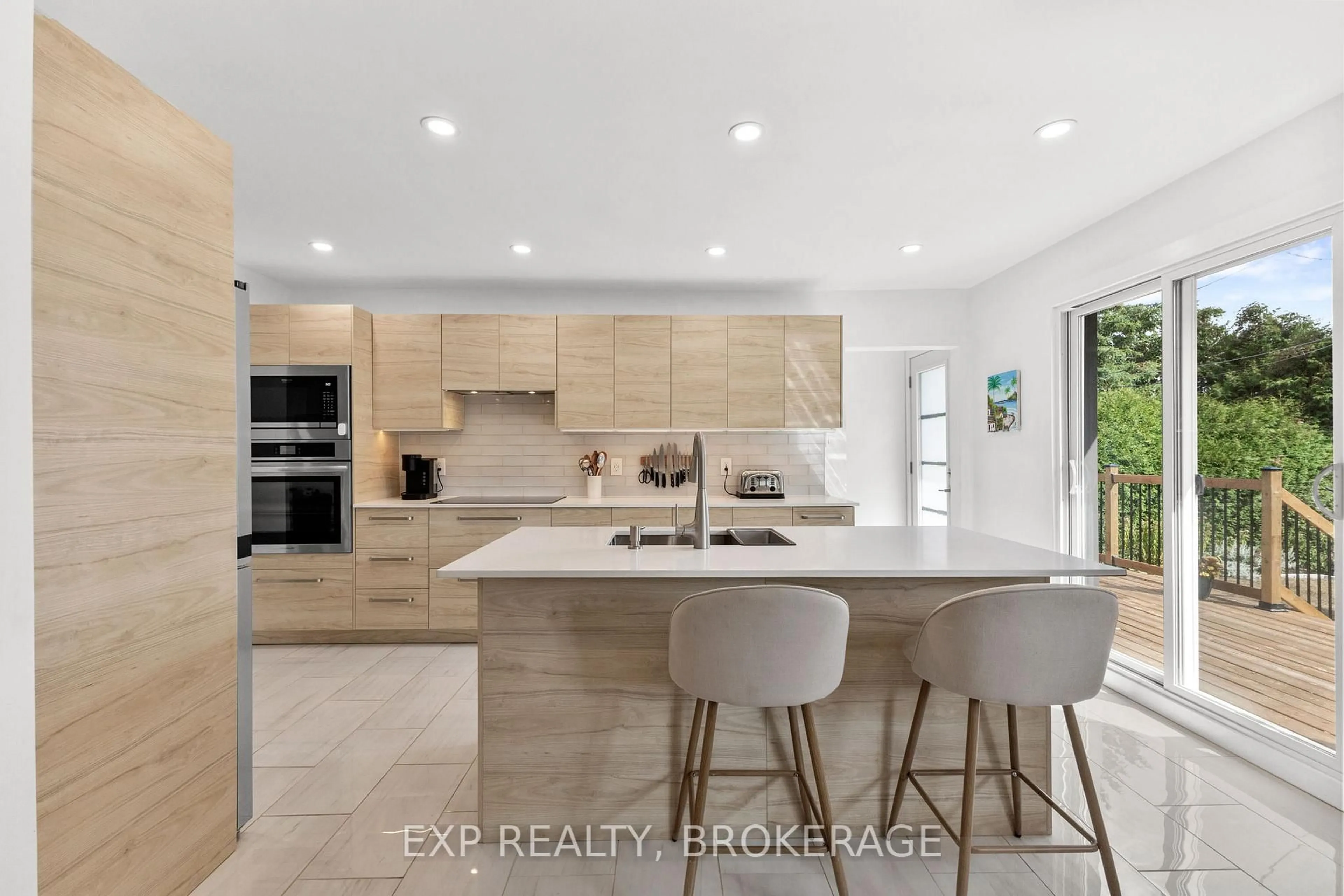 Contemporary kitchen, ceramic/tile floor for 1502 Farnsworth Ave, Ottawa Ontario K1H 7C3