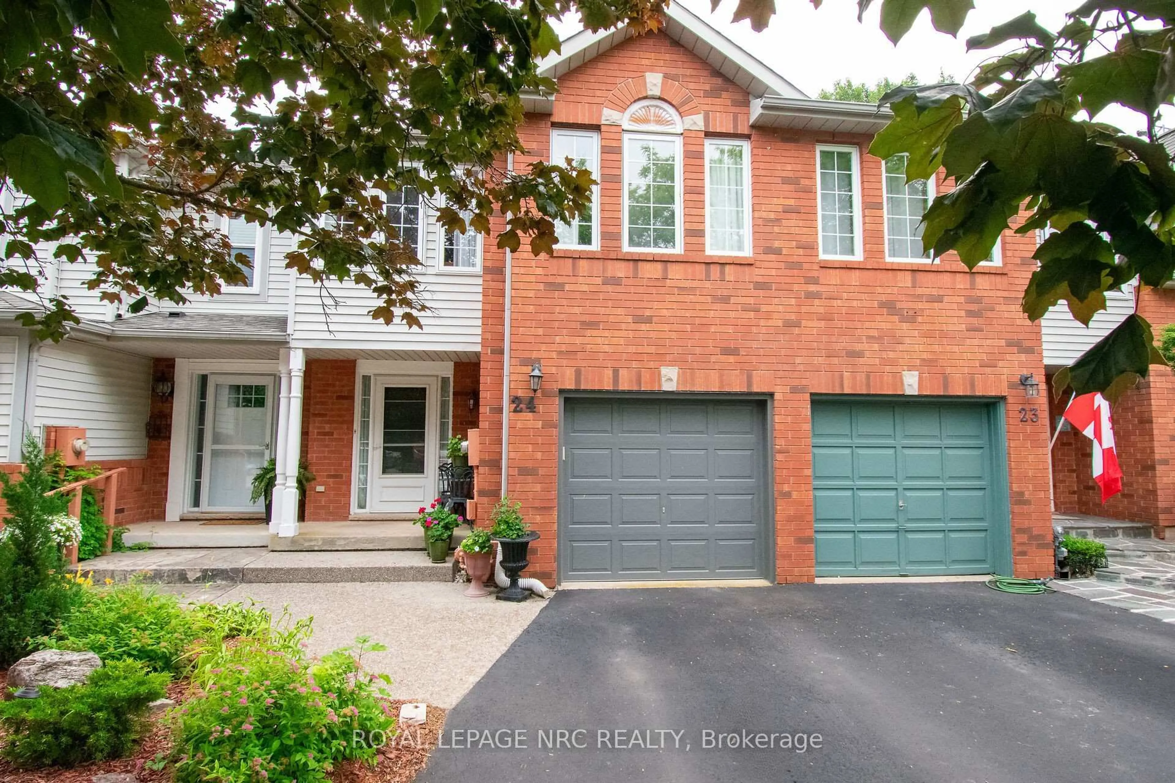 Home with brick exterior material, street for 24 Walker Crt, Grimsby Ontario L3M 5J5