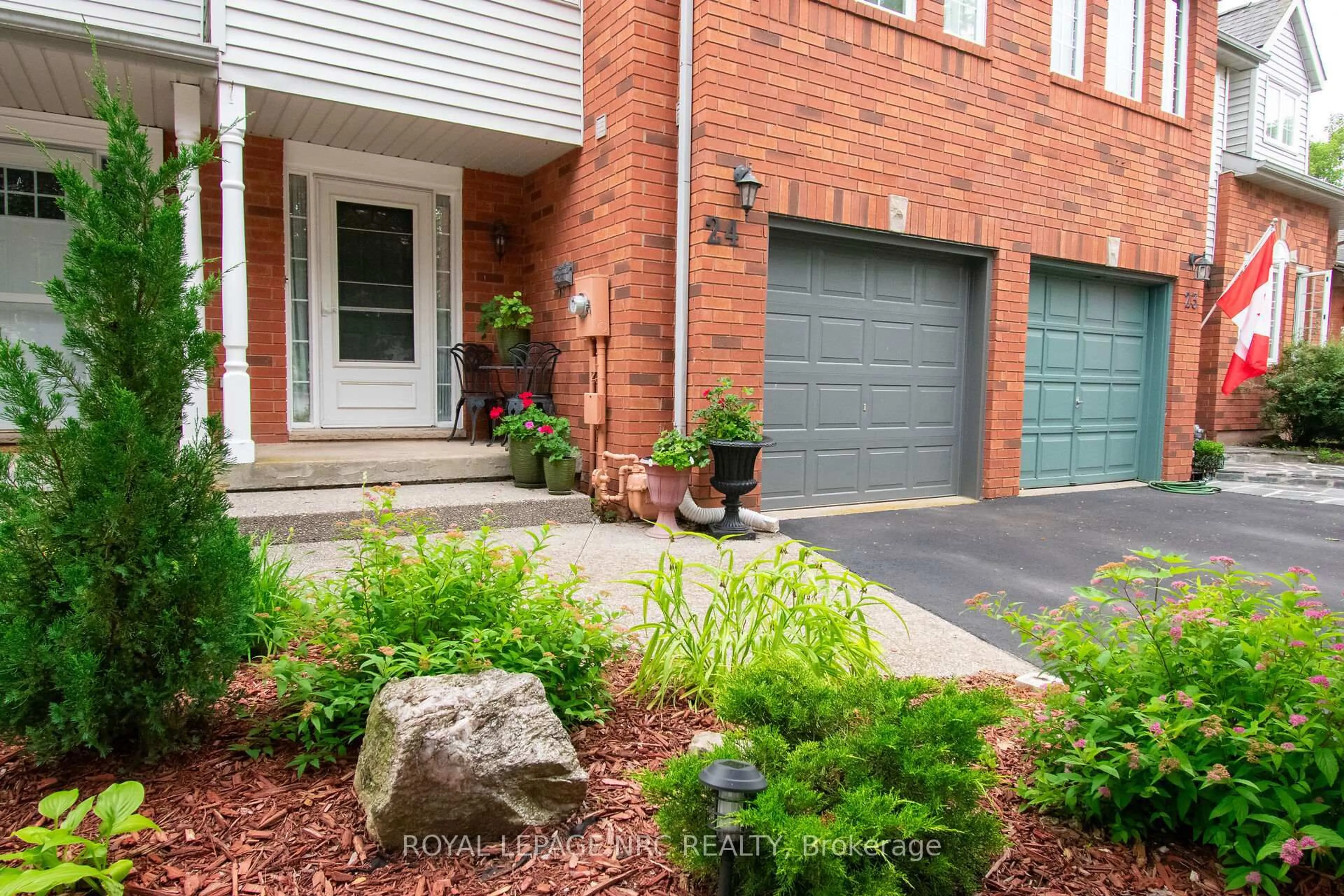 Home with brick exterior material, street for 24 Walker Crt, Grimsby Ontario L3M 5J5