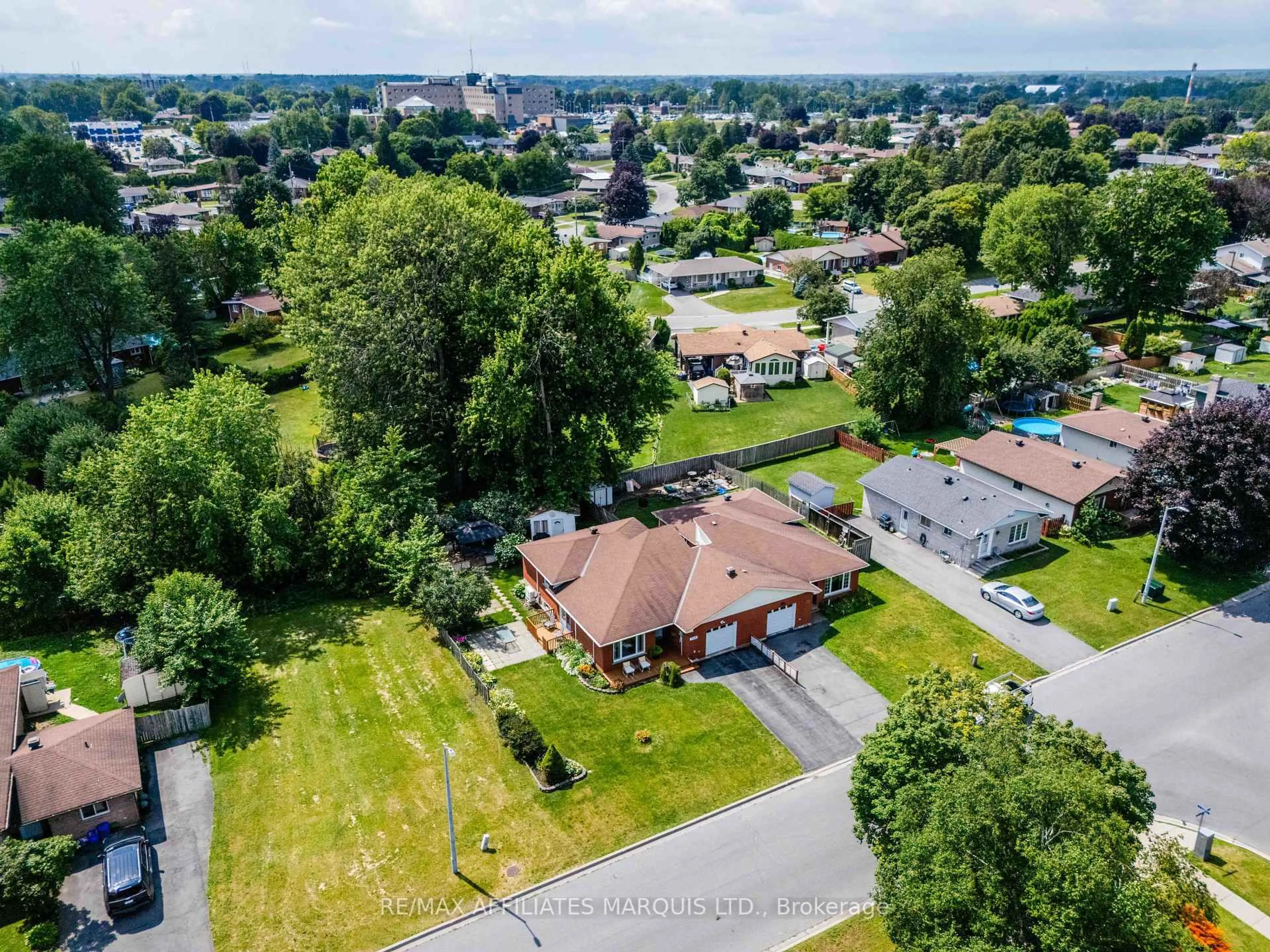 A pic from outside/outdoor area/front of a property/back of a property/a pic from drone, street for 709 Champlain Dr, Cornwall Ontario K6H 6P4