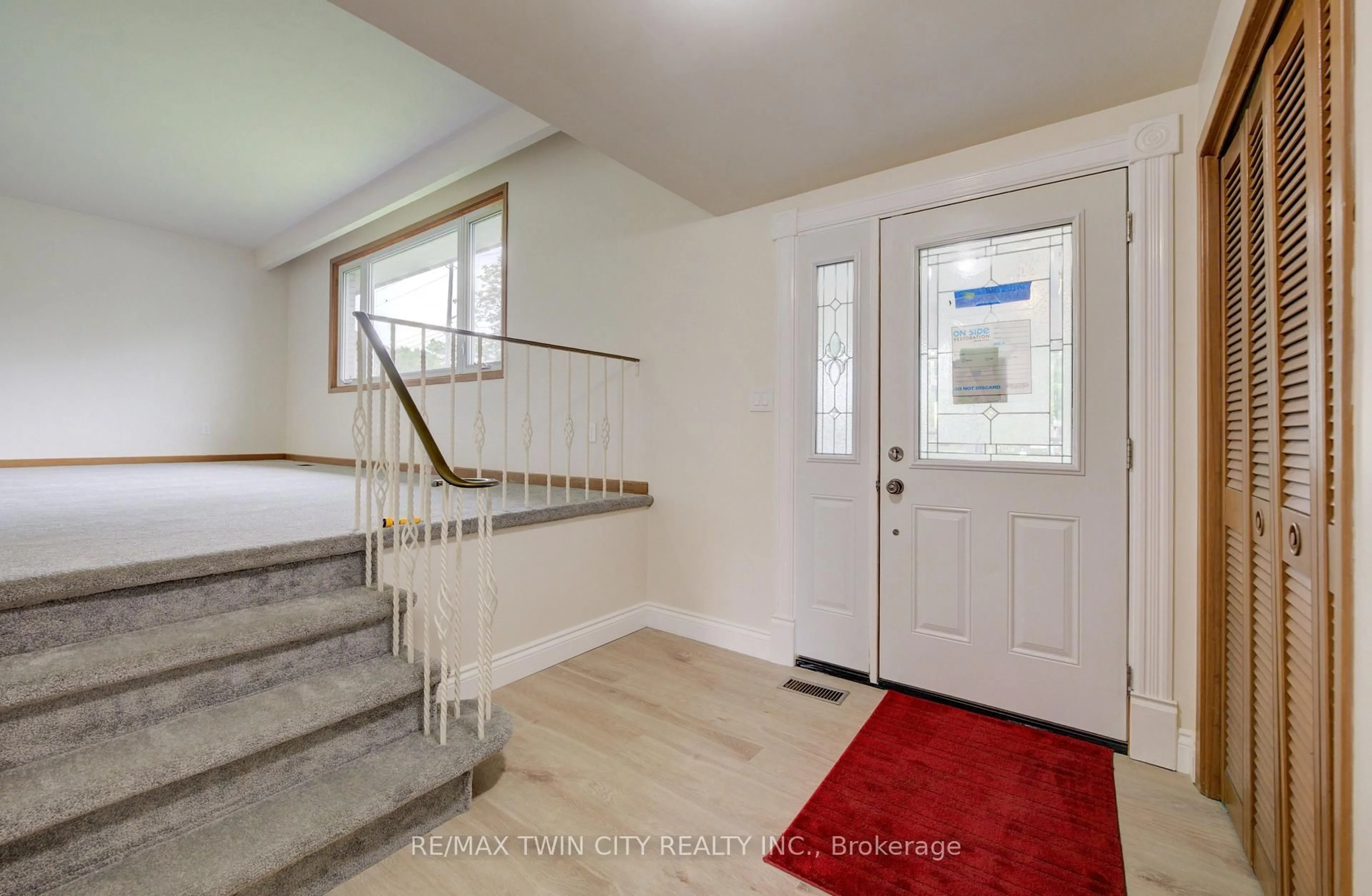 Indoor entryway for 75 Balmoral Dr, Guelph Ontario N1E 3N7