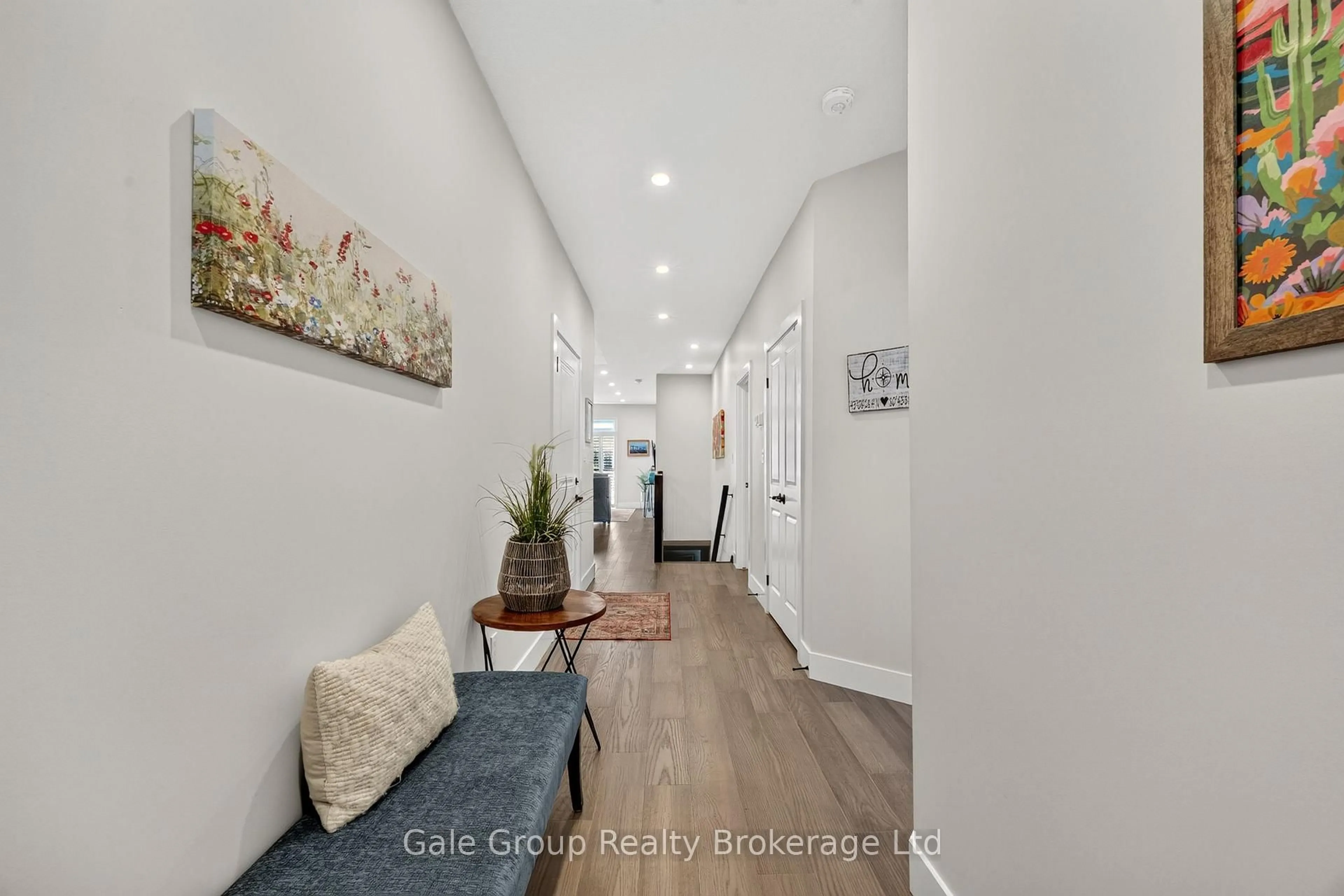 Indoor entryway for 9.5 South Court St, Norwich Ontario N0J 1P0