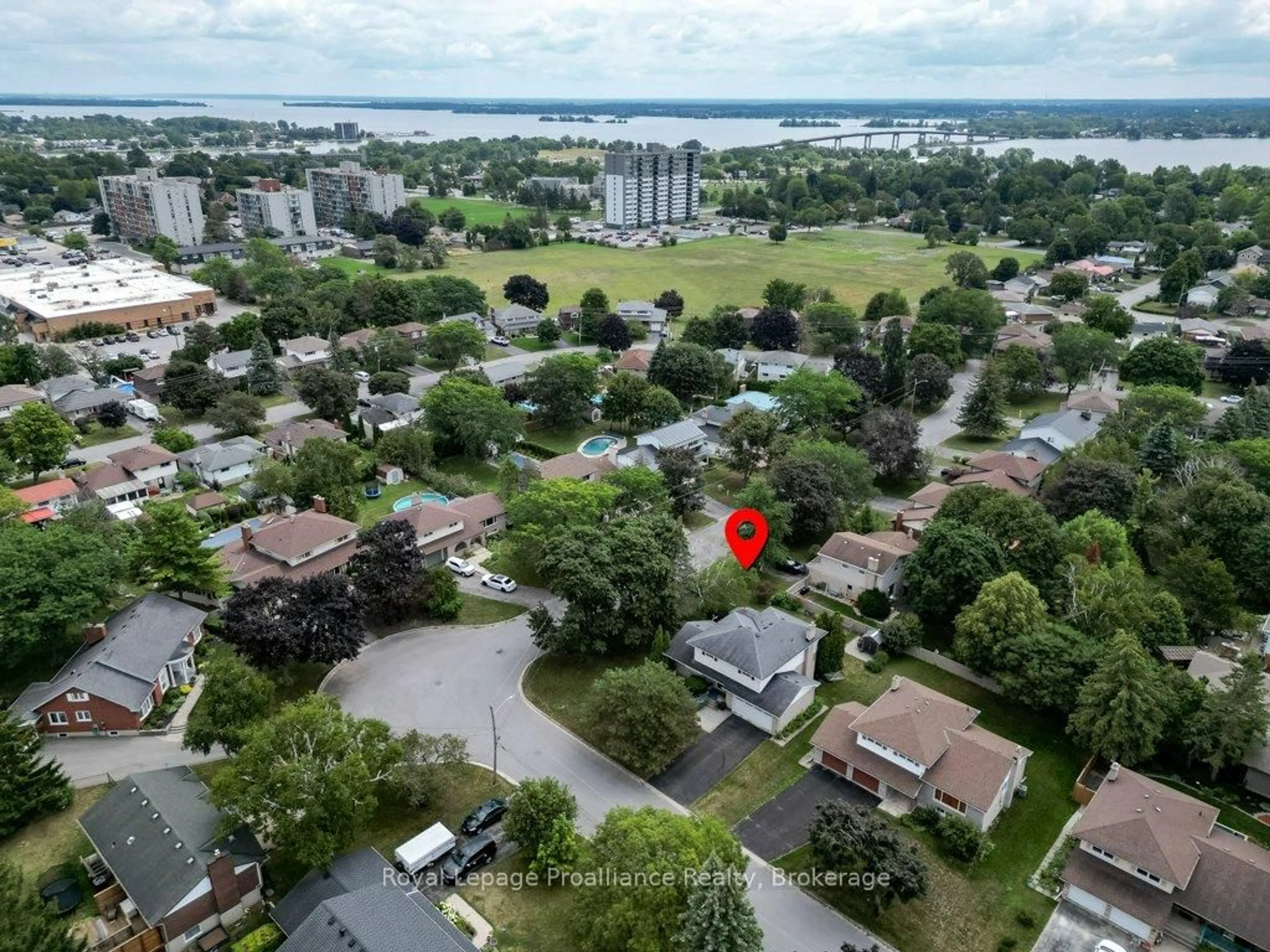 A pic from outside/outdoor area/front of a property/back of a property/a pic from drone, unknown for 29 Hope Cres, Belleville Ontario K8P 4S3