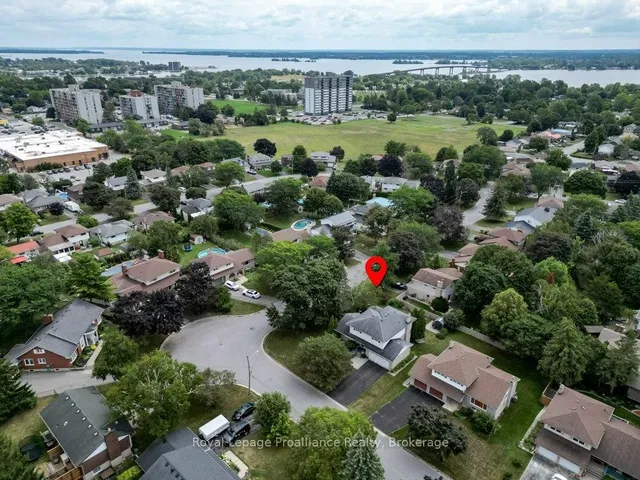 29 Hope Cres, Belleville 3