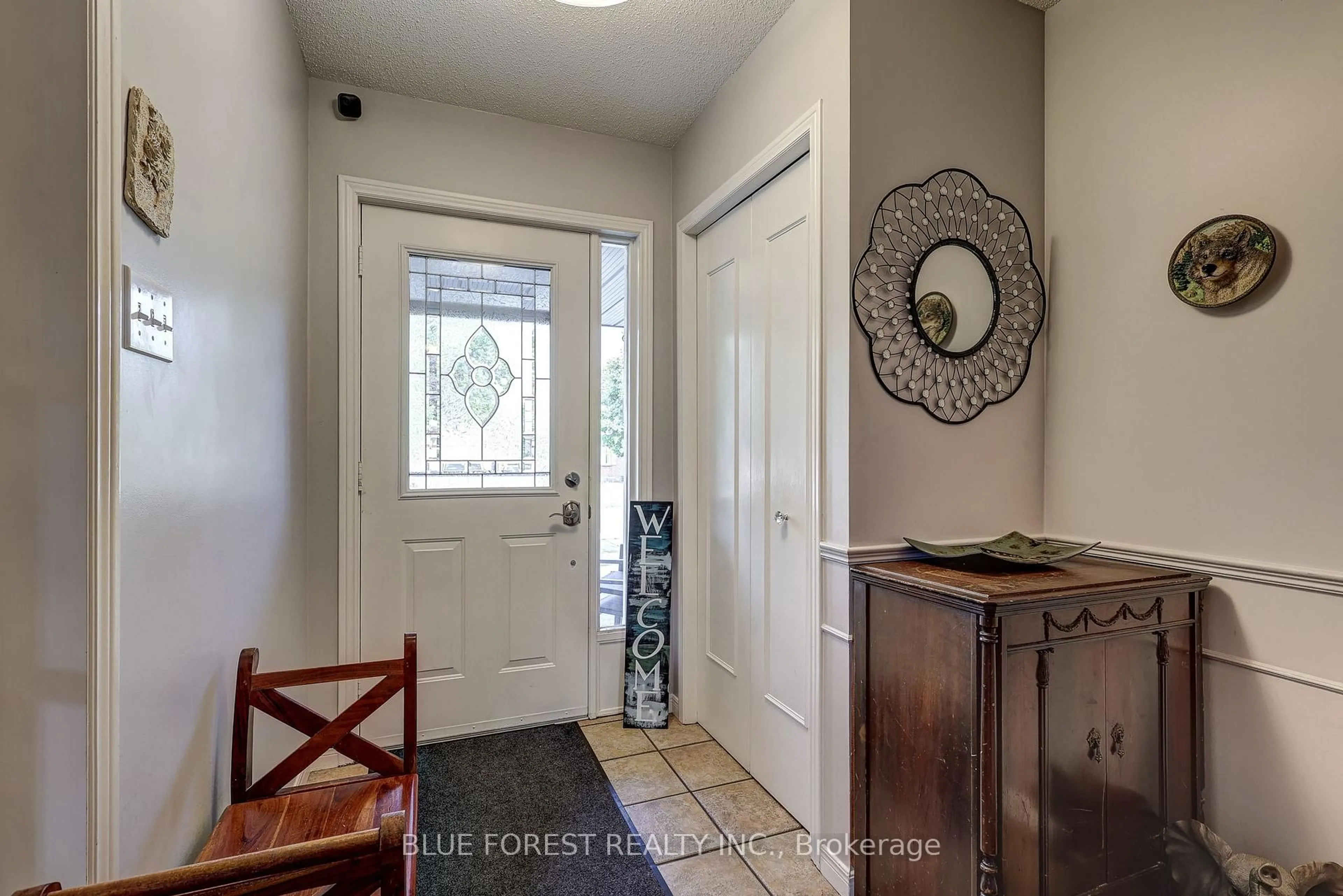 Indoor entryway for 5 BONAPARTE Lane, London East Ontario N5V 4B1