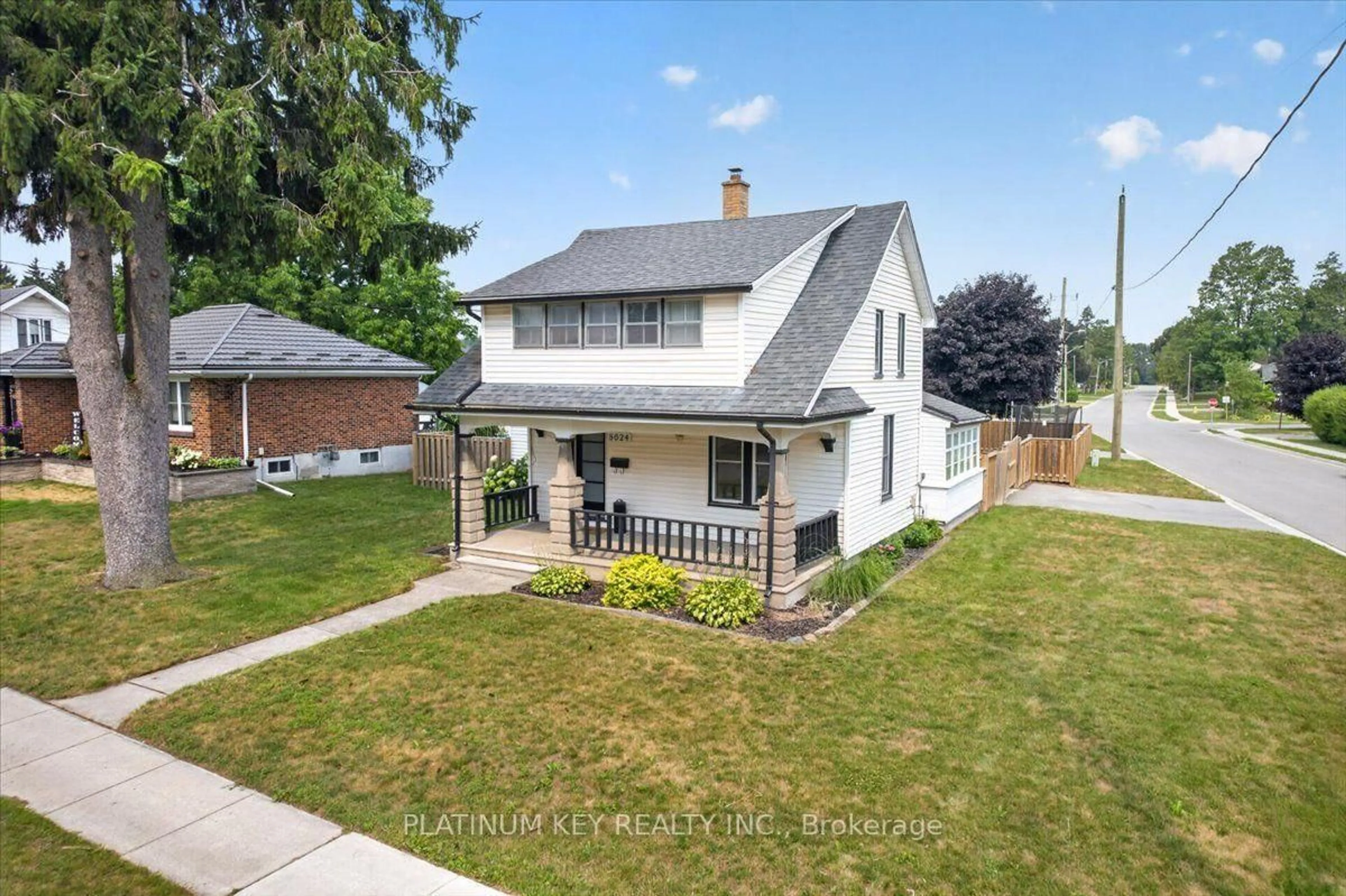 A pic from outside/outdoor area/front of a property/back of a property/a pic from drone, street for 8624 Glendon Dr, Strathroy-Caradoc Ontario N0L 1W0