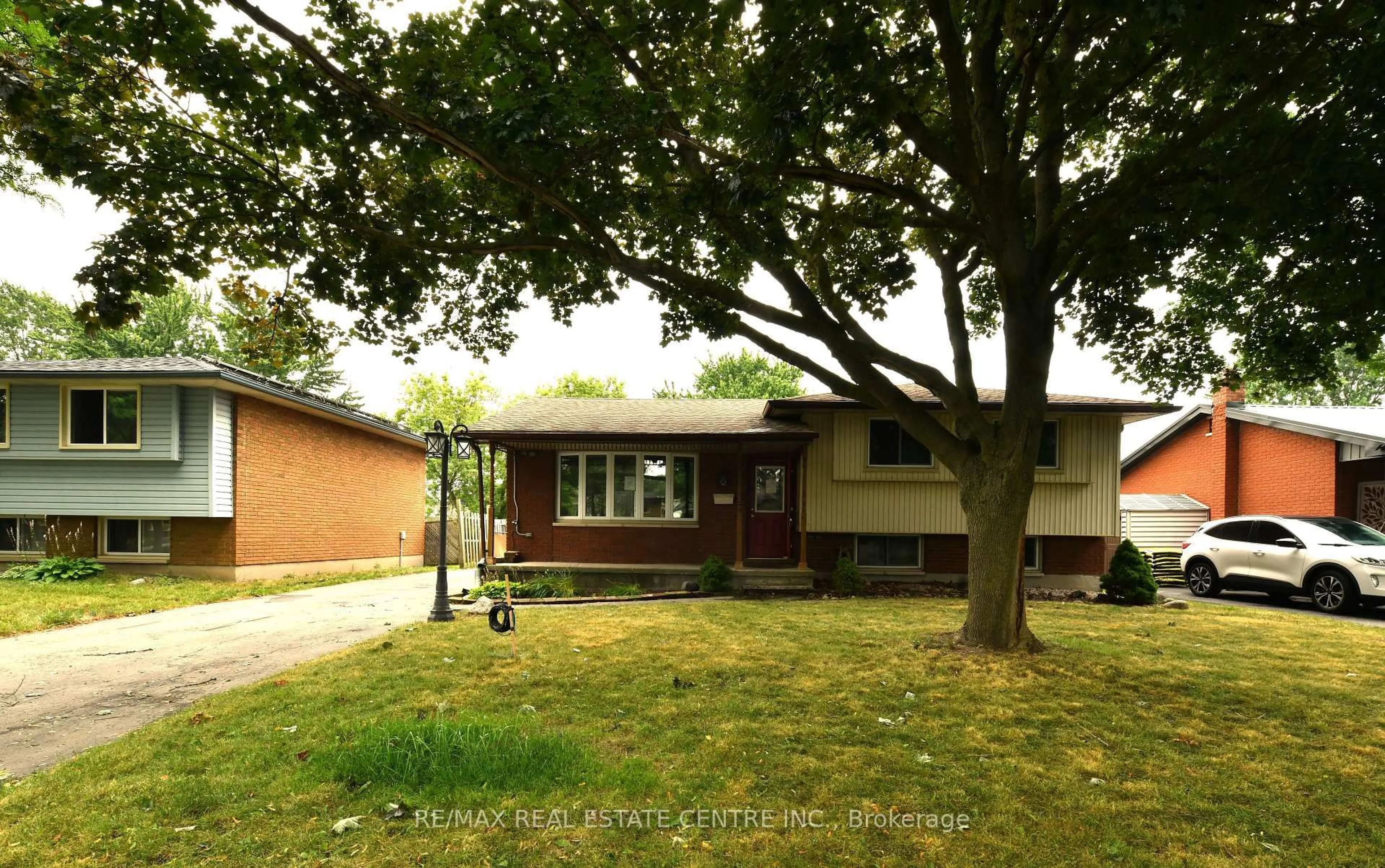 Home with brick exterior material, street for 37 Ebury Cres, London South Ontario N6C 3E1