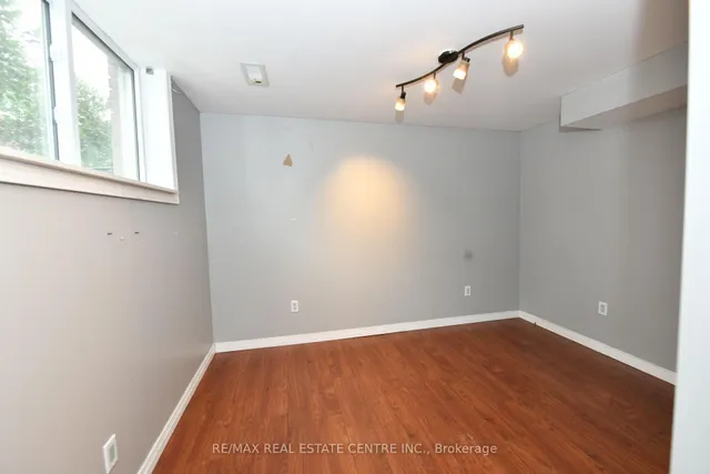 37 Ebury Cres, London South 5