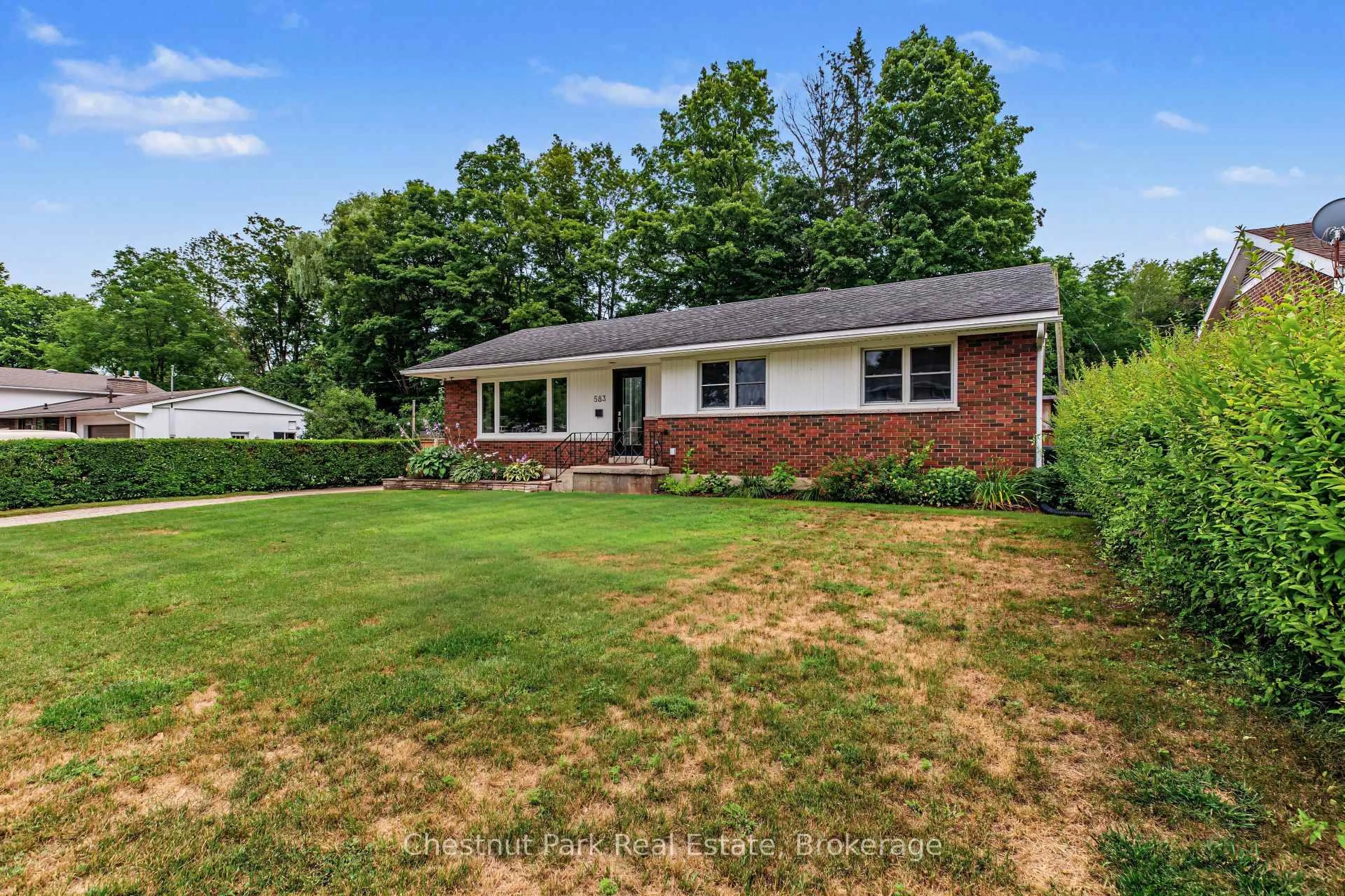 Home with brick exterior material, unknown for 583 6th St, Owen Sound Ontario N4K 3L2