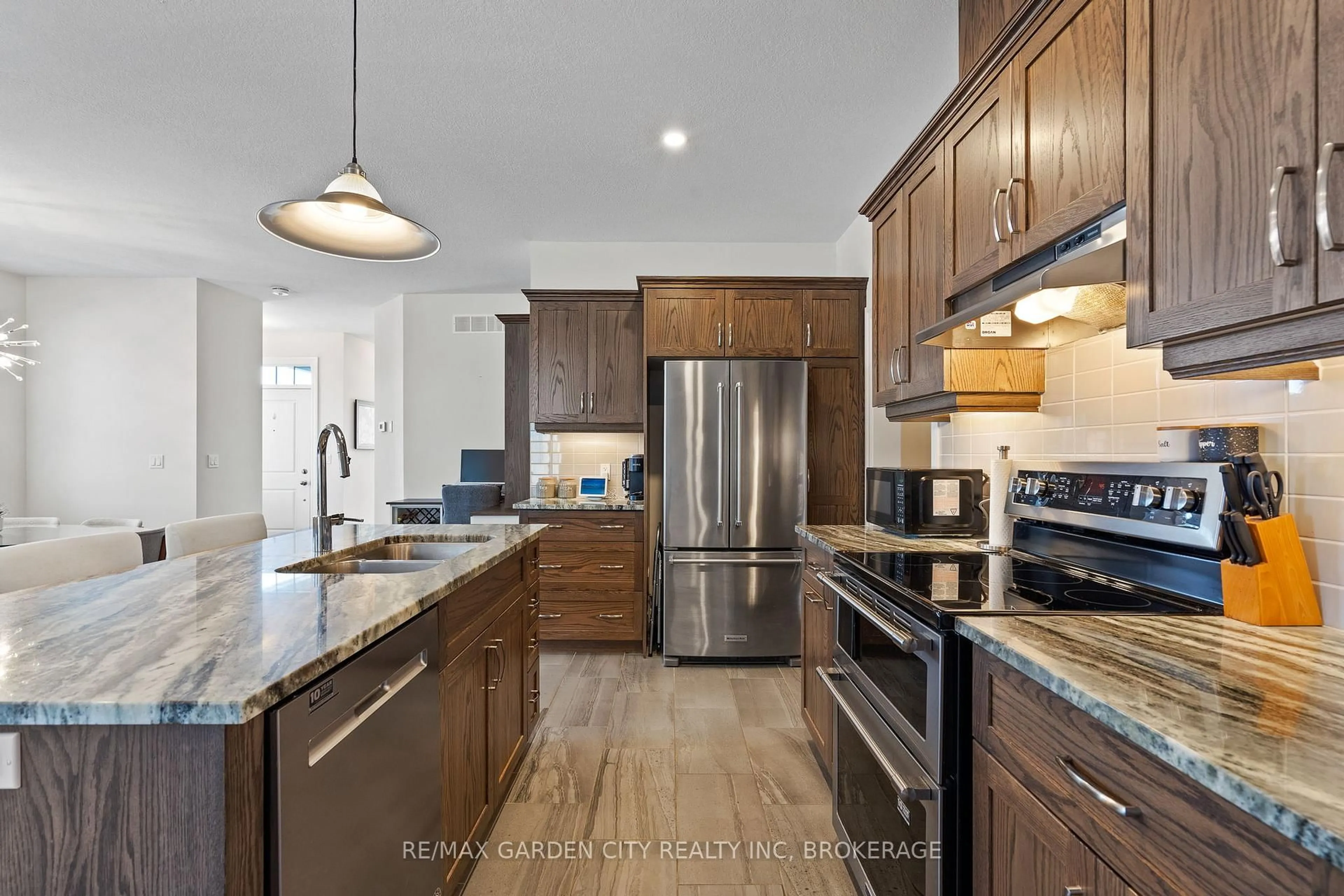Open concept kitchen, ceramic/tile floor for 54 BORDEN Tr, Welland Ontario L3B 5X1