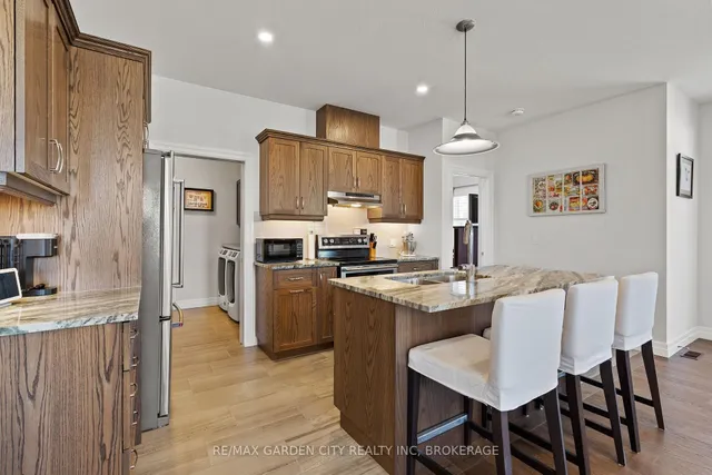 54 BORDEN Tr, Welland 5