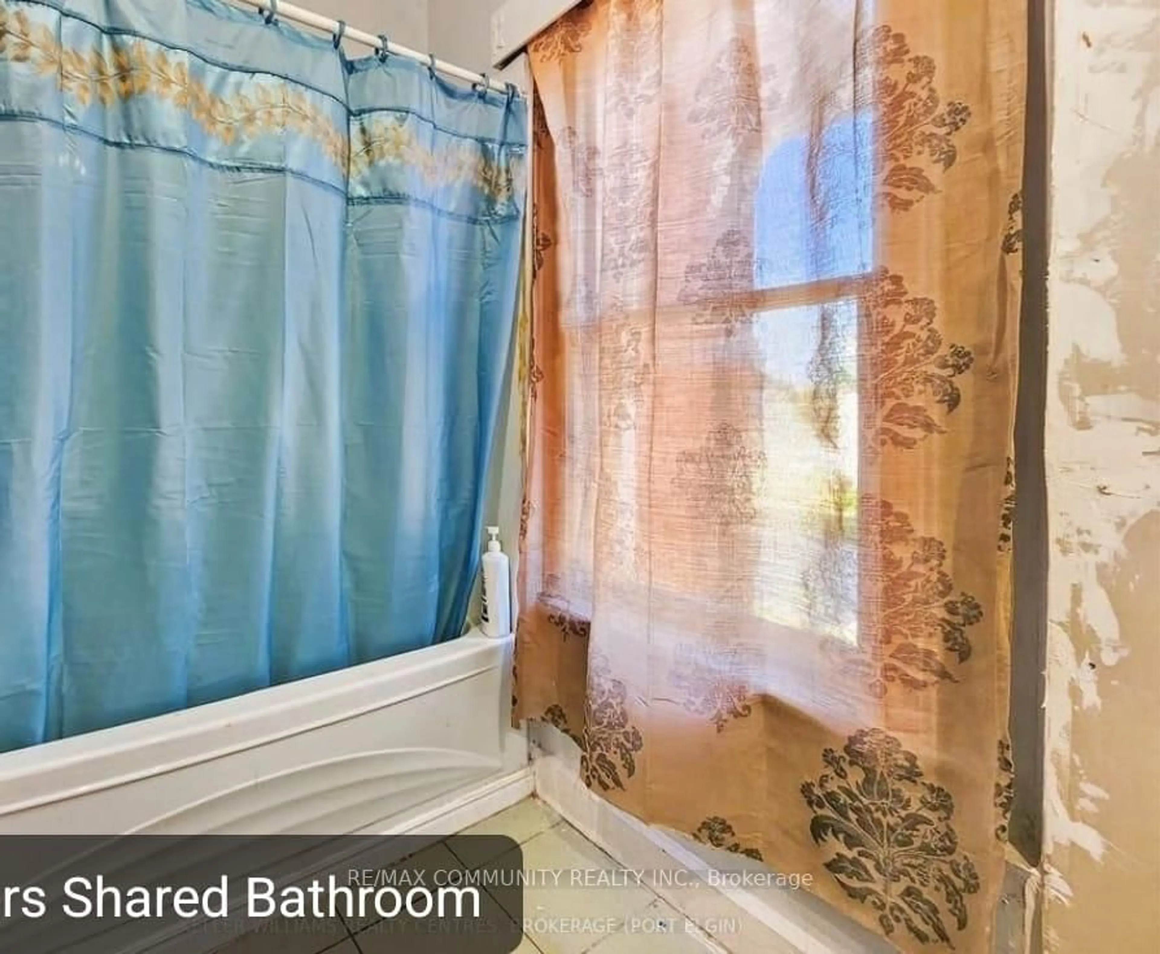 Standard bathroom, ceramic/tile floor for 561 Gould St, South Bruce Peninsula Ontario N0H 2T0