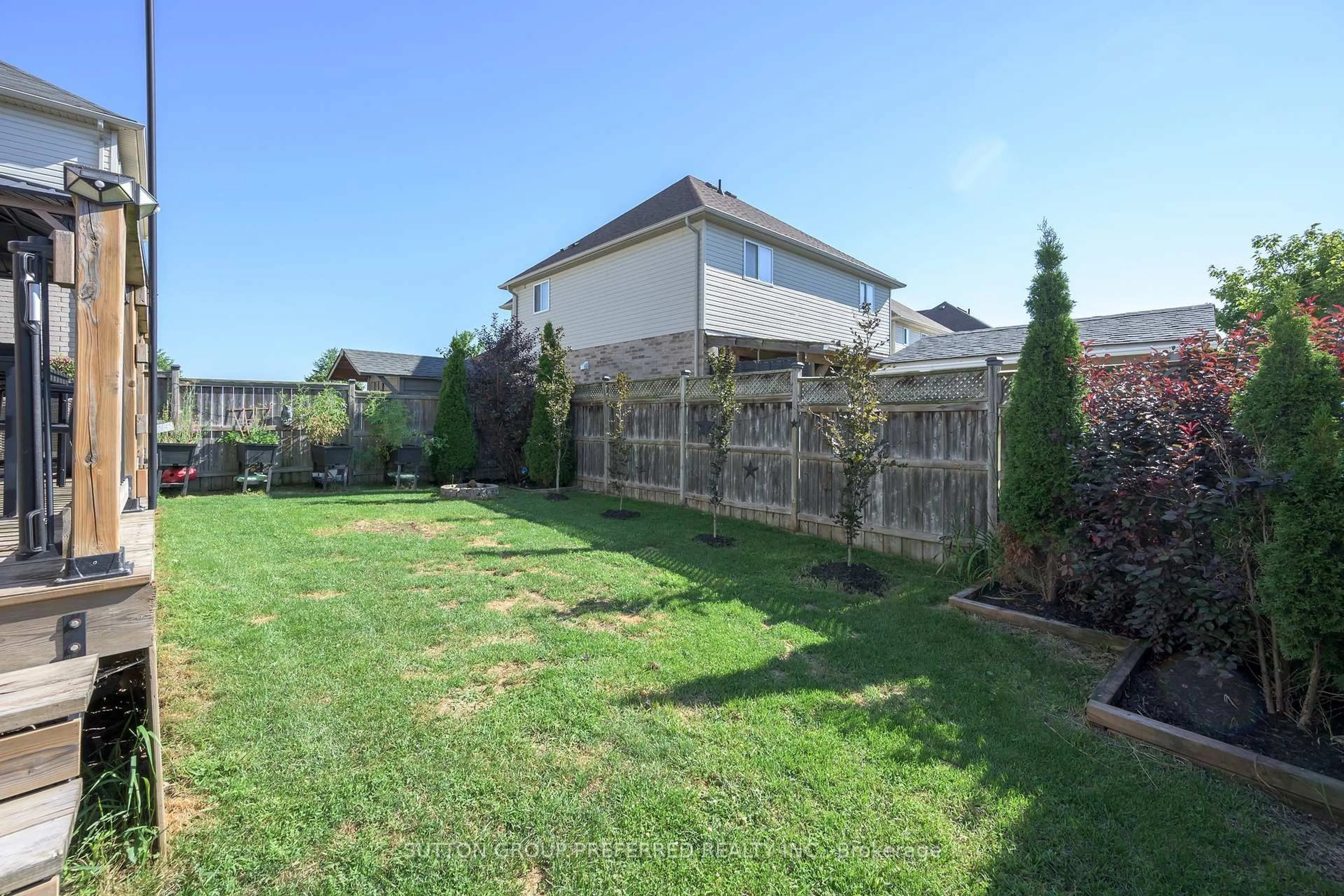 A pic from outside/outdoor area/front of a property/back of a property/a pic from drone, street for 3288 Turner Cres, London South Ontario N6M 0B2